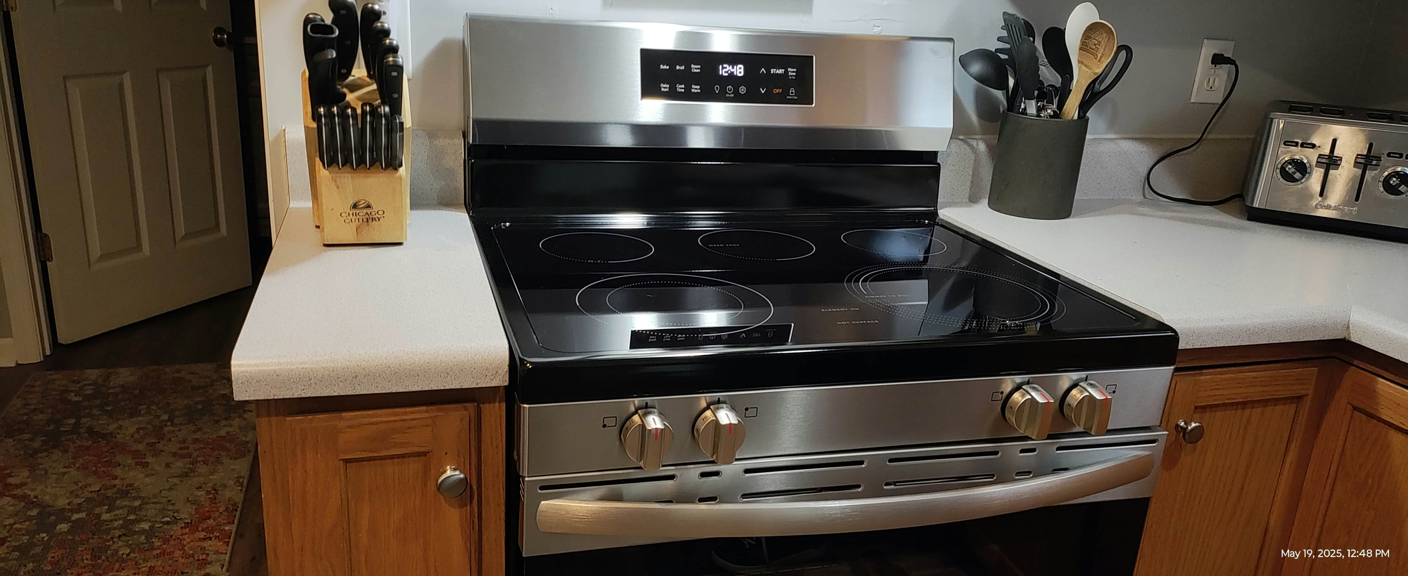 Dog-Friendly Home w/ Deck & Parking・Free Tickets