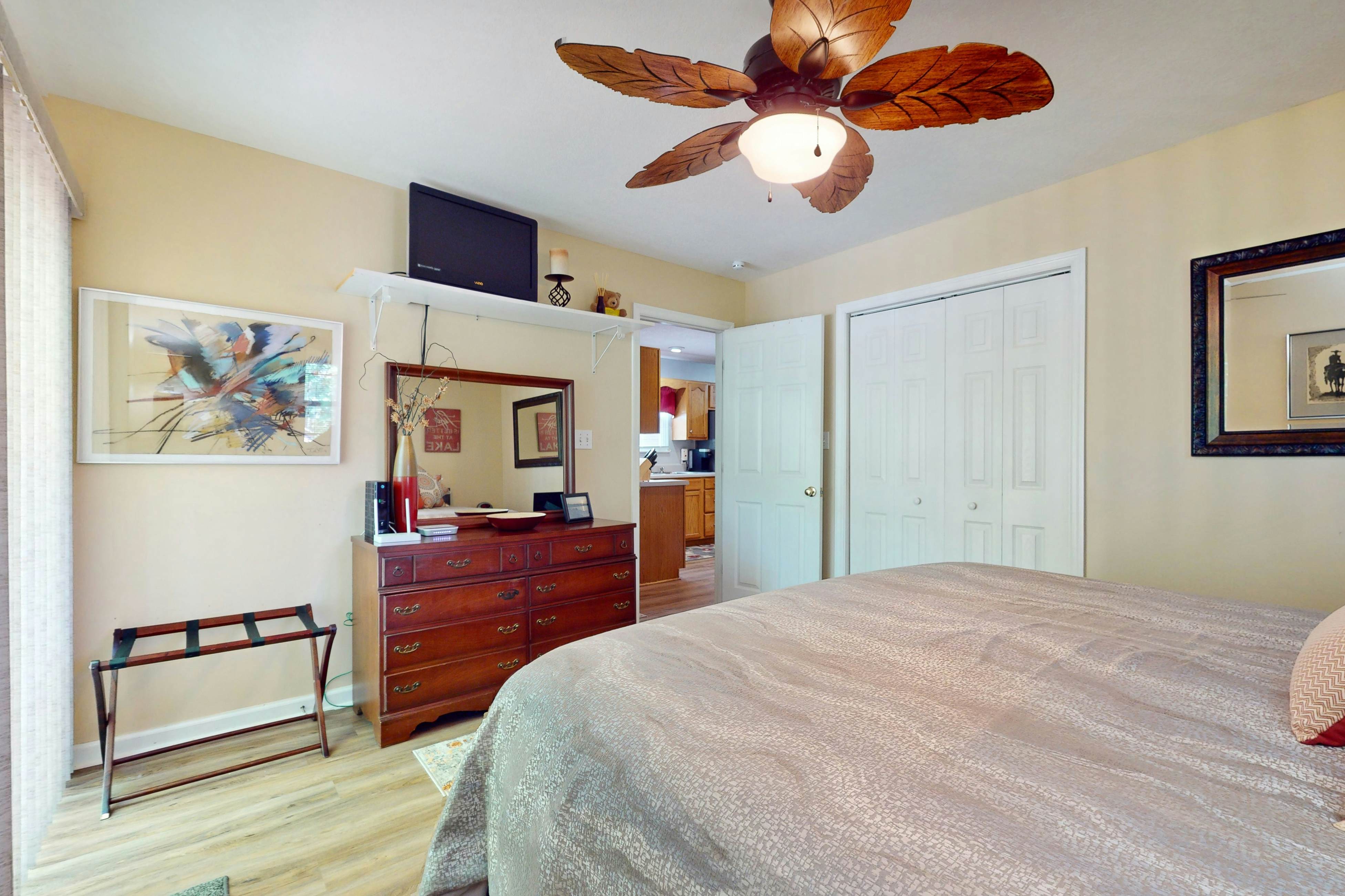 Dog-Friendly Home w/ Deck & Parking・Free Tickets