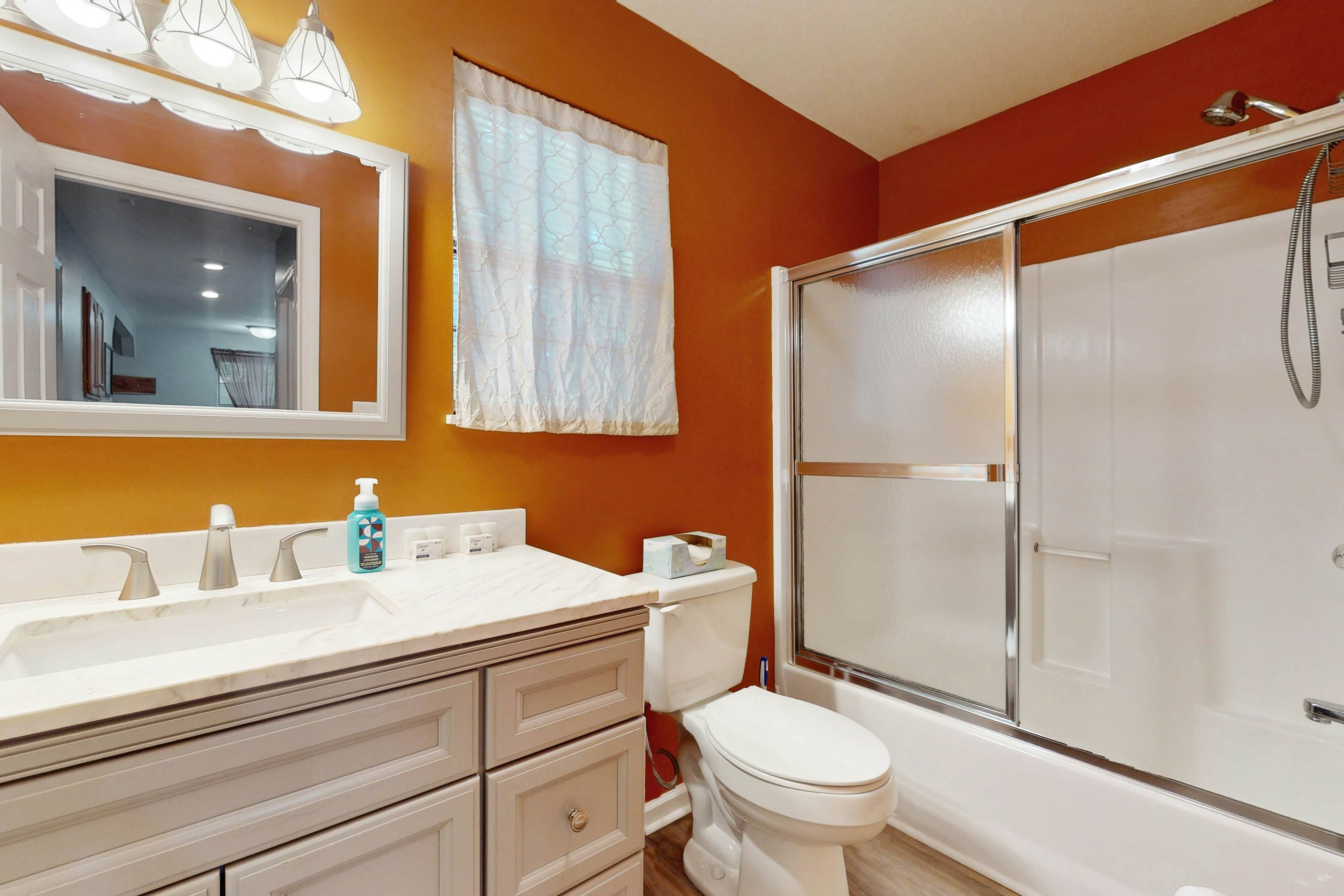 Dog-Friendly Home w/ Deck & Parking・Free Tickets