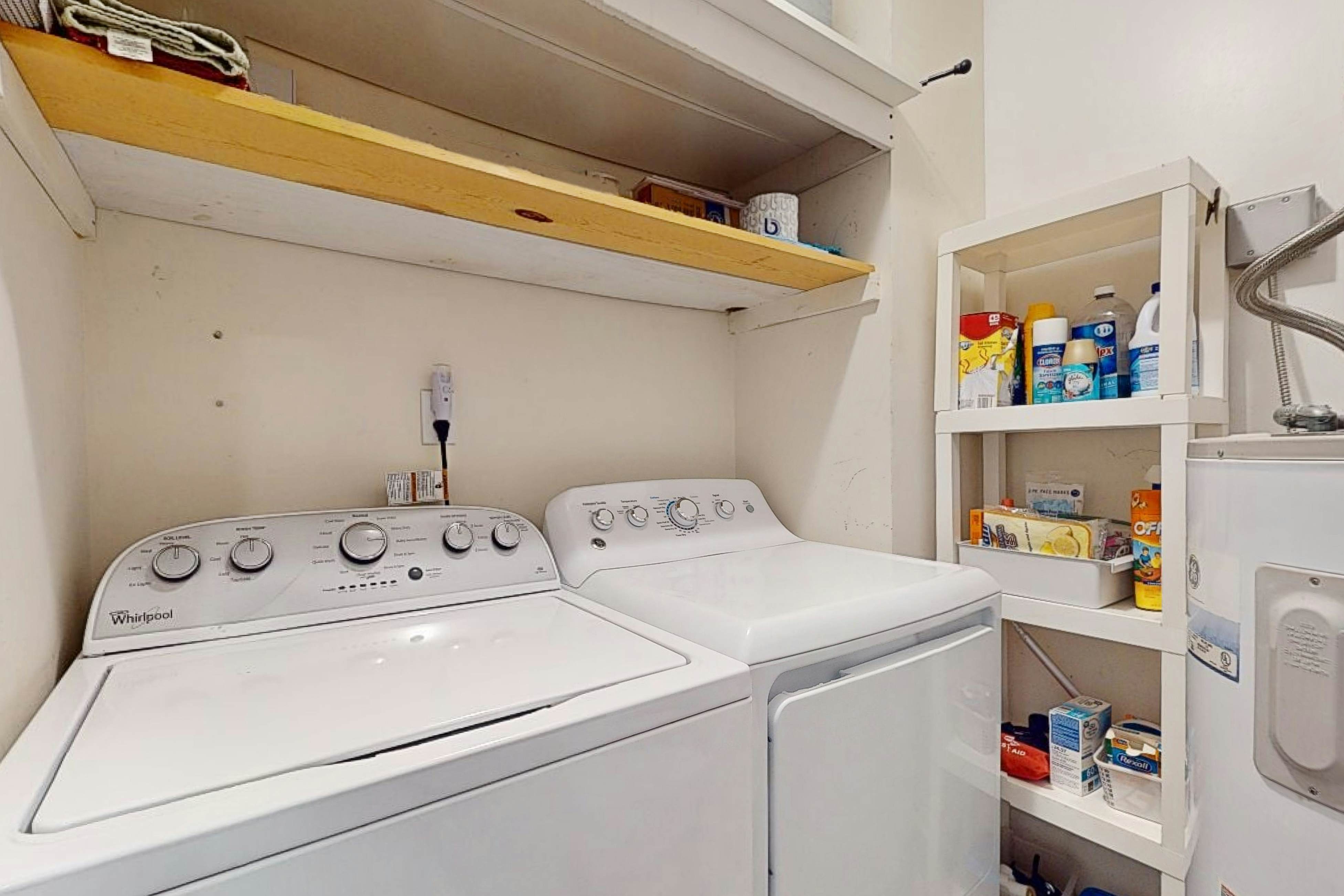 Dog-Friendly Home w/ Deck & Parking・Free Tickets