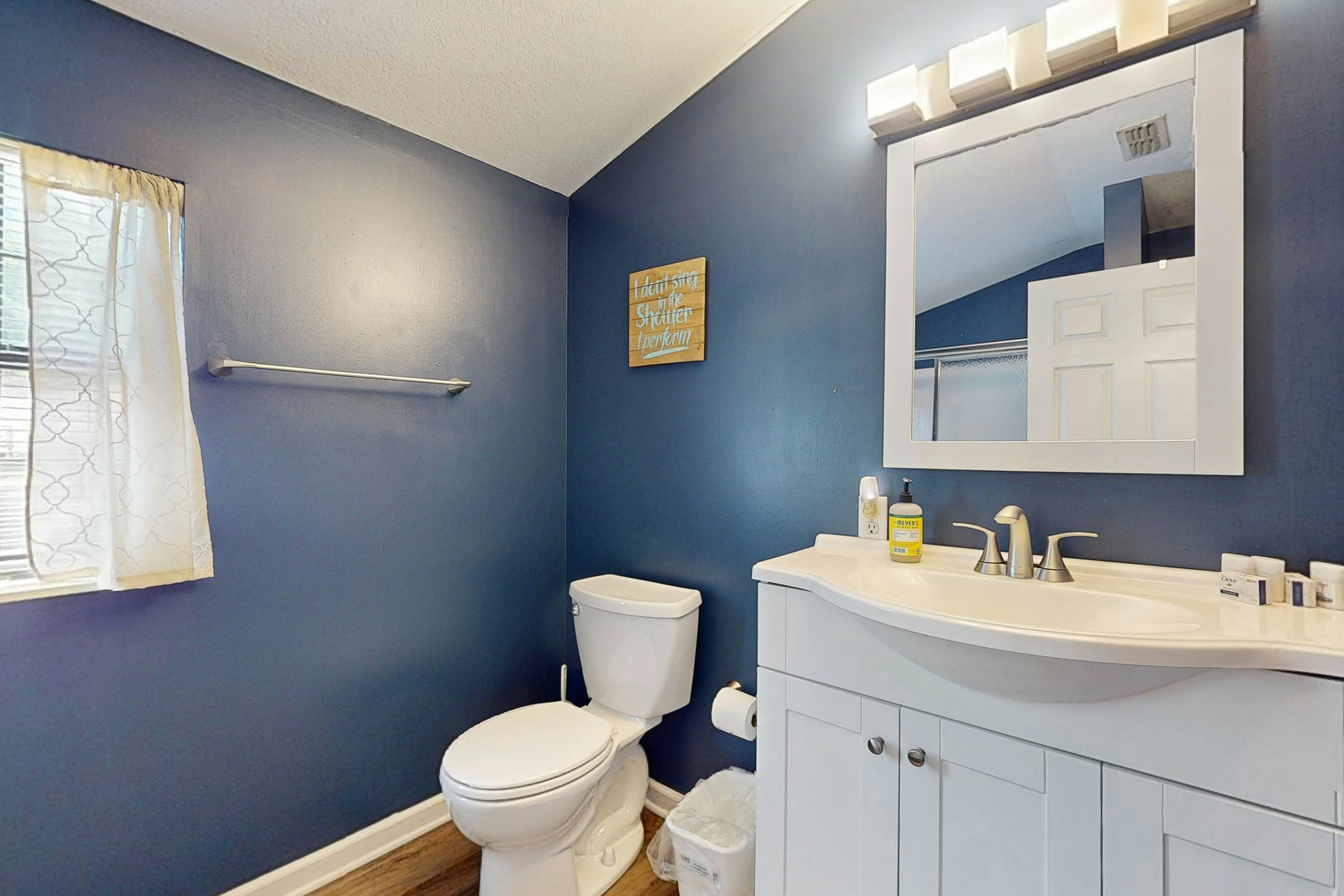 Dog-Friendly Home w/ Deck & Parking・Free Tickets