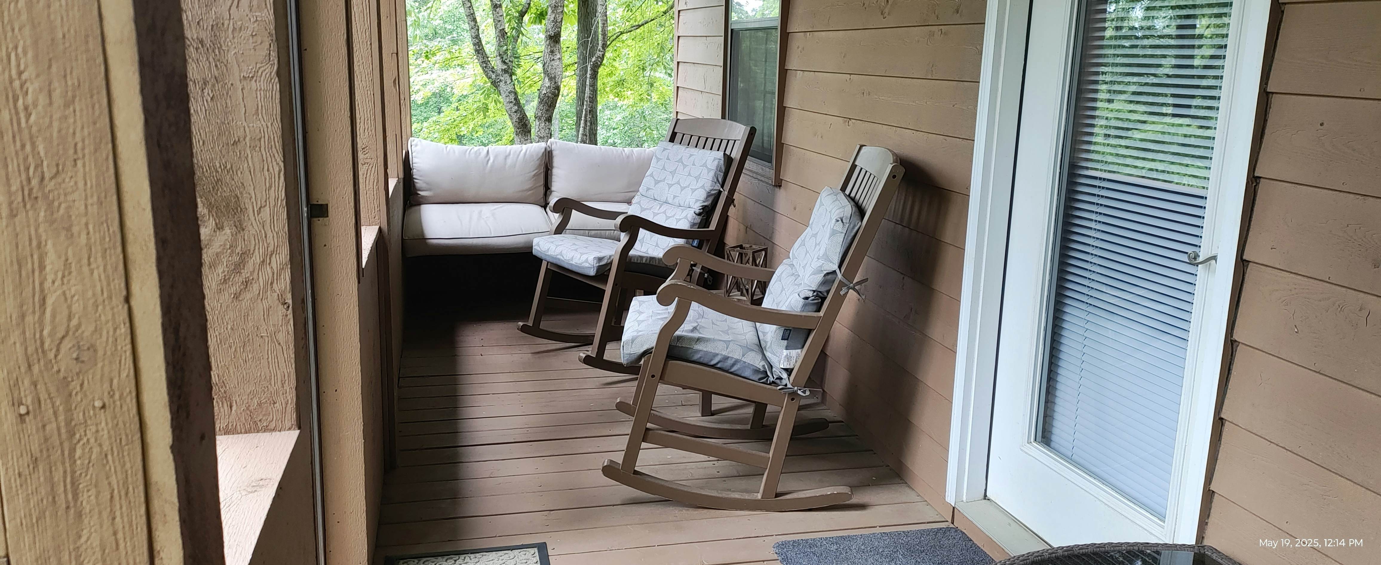 Dog-Friendly Home w/ Deck & Parking・Free Tickets