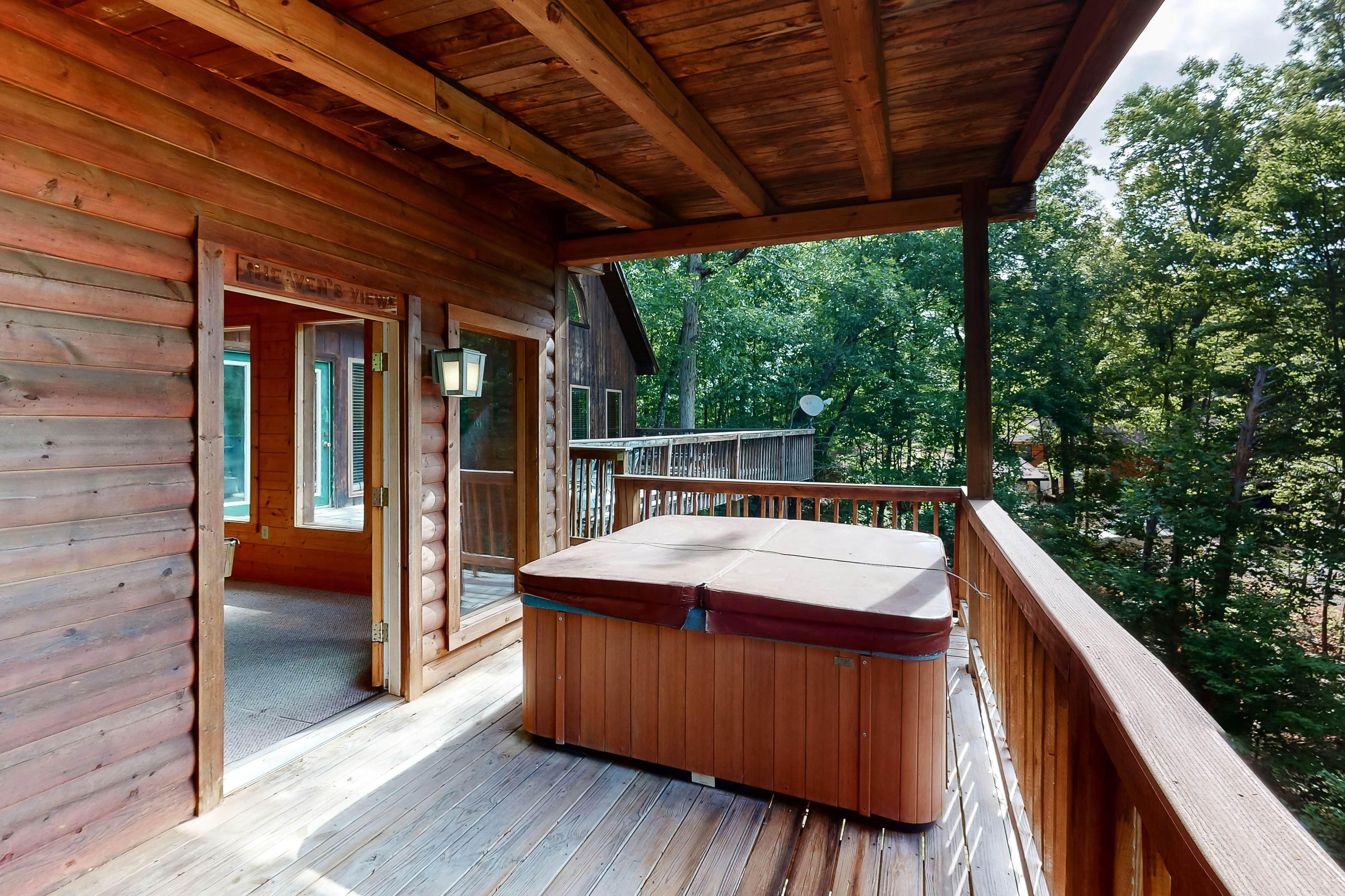 Vibrant cabin w/ game room, hot tub, & home theater + free attraction tickets