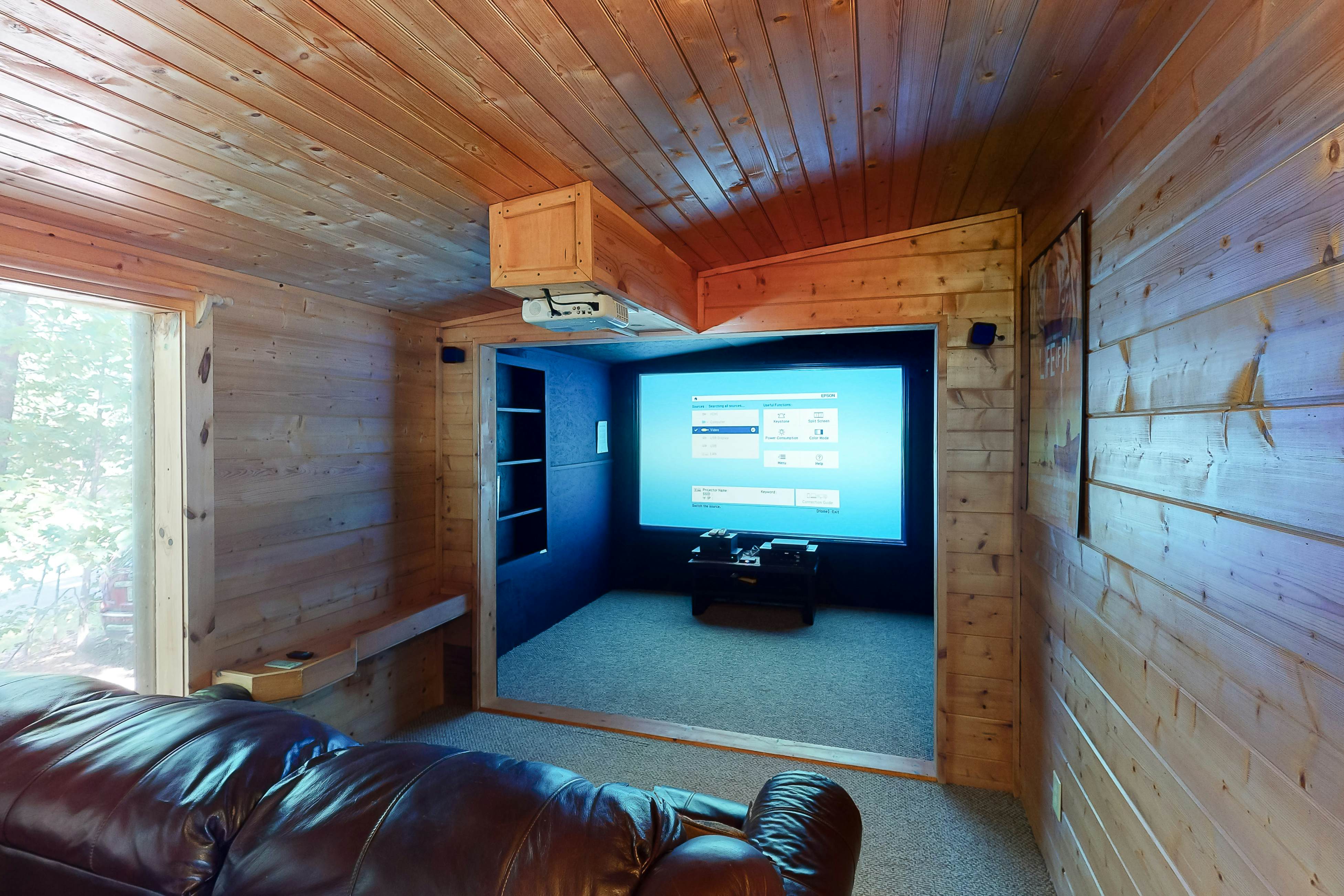 Vibrant cabin w/ game room, hot tub, & home theater + free attraction tickets