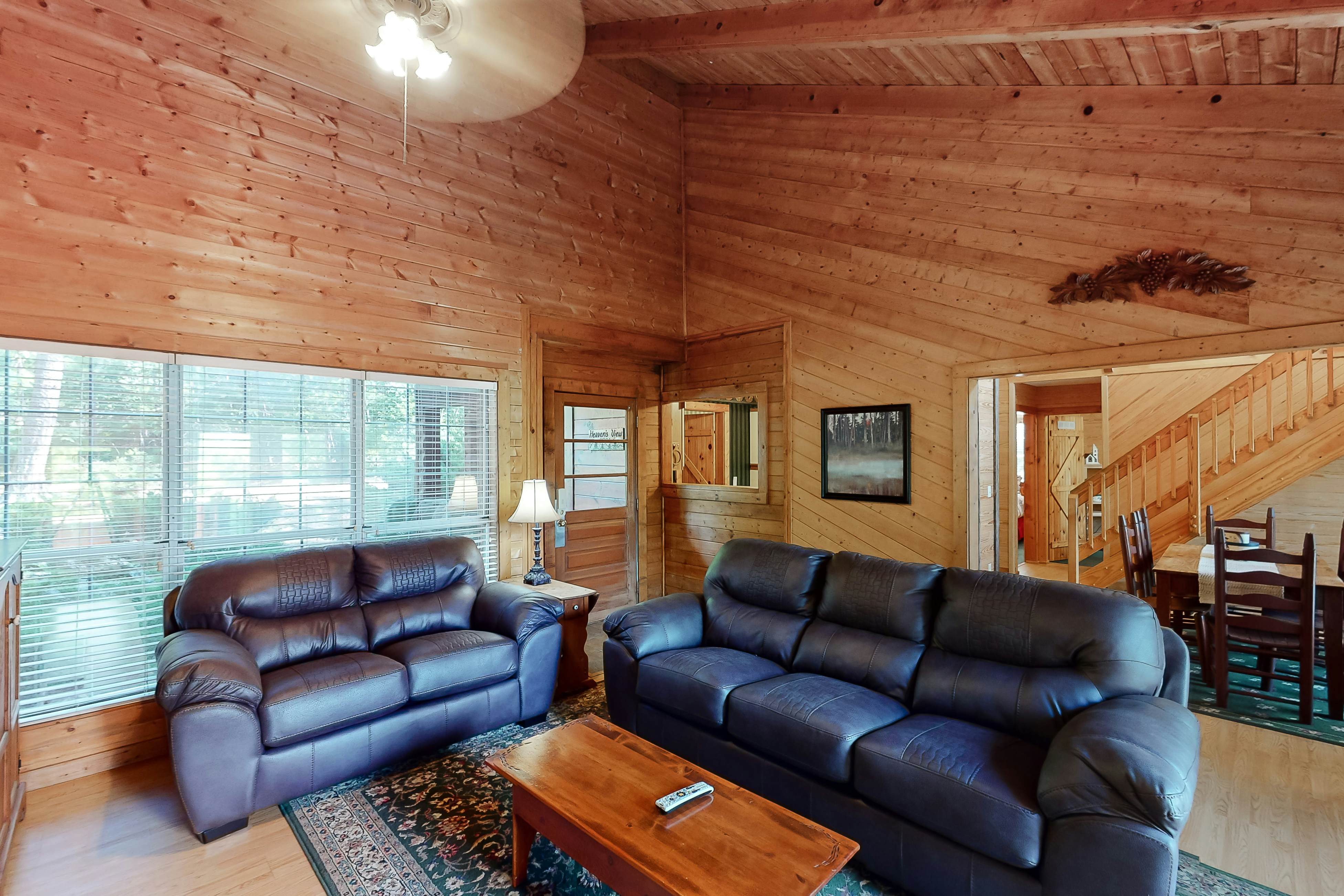 Vibrant cabin w/ game room, hot tub, & home theater + free attraction tickets