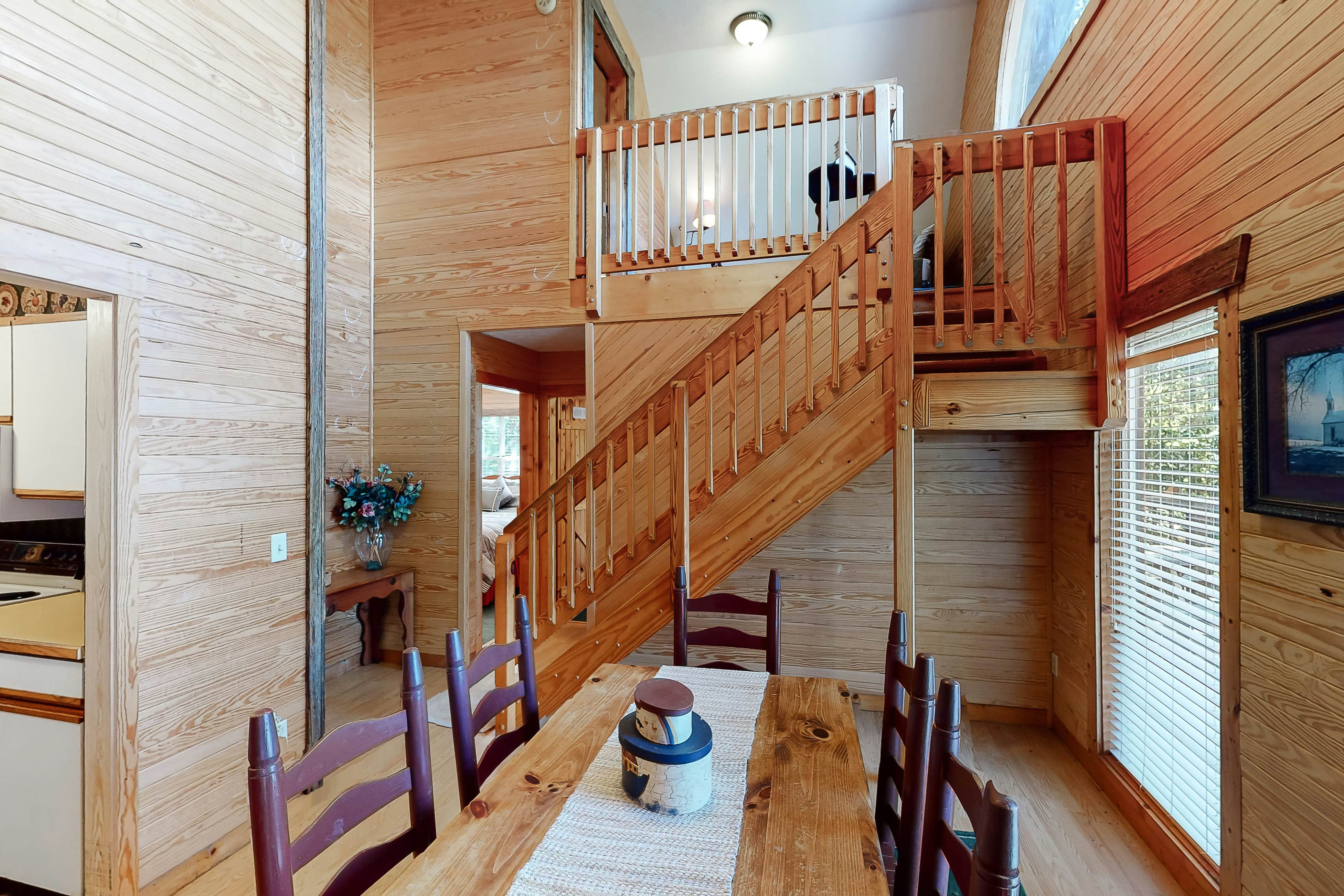 Vibrant cabin w/ game room, hot tub, & home theater + free attraction tickets