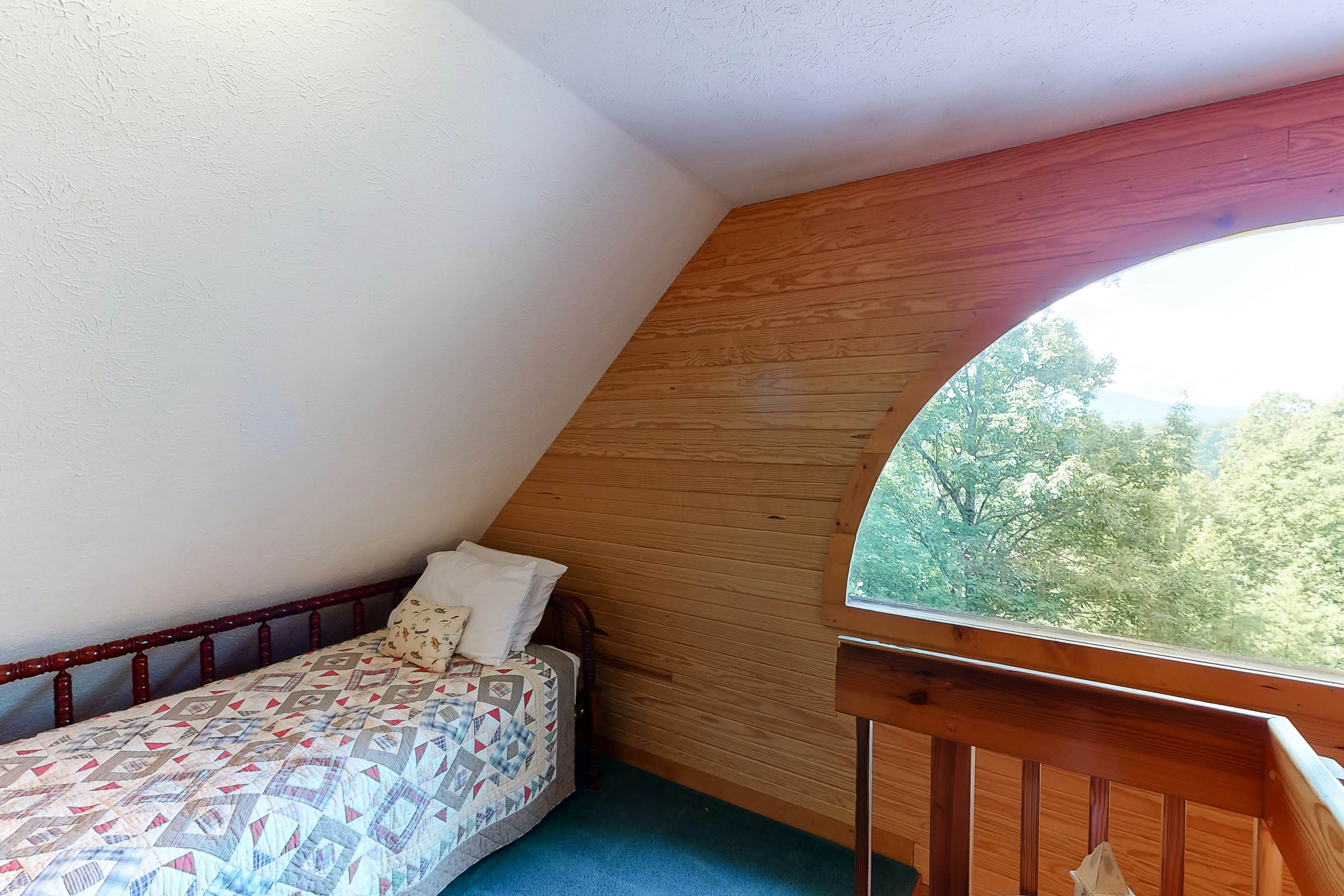 Vibrant cabin w/ game room, hot tub, & home theater + free attraction tickets