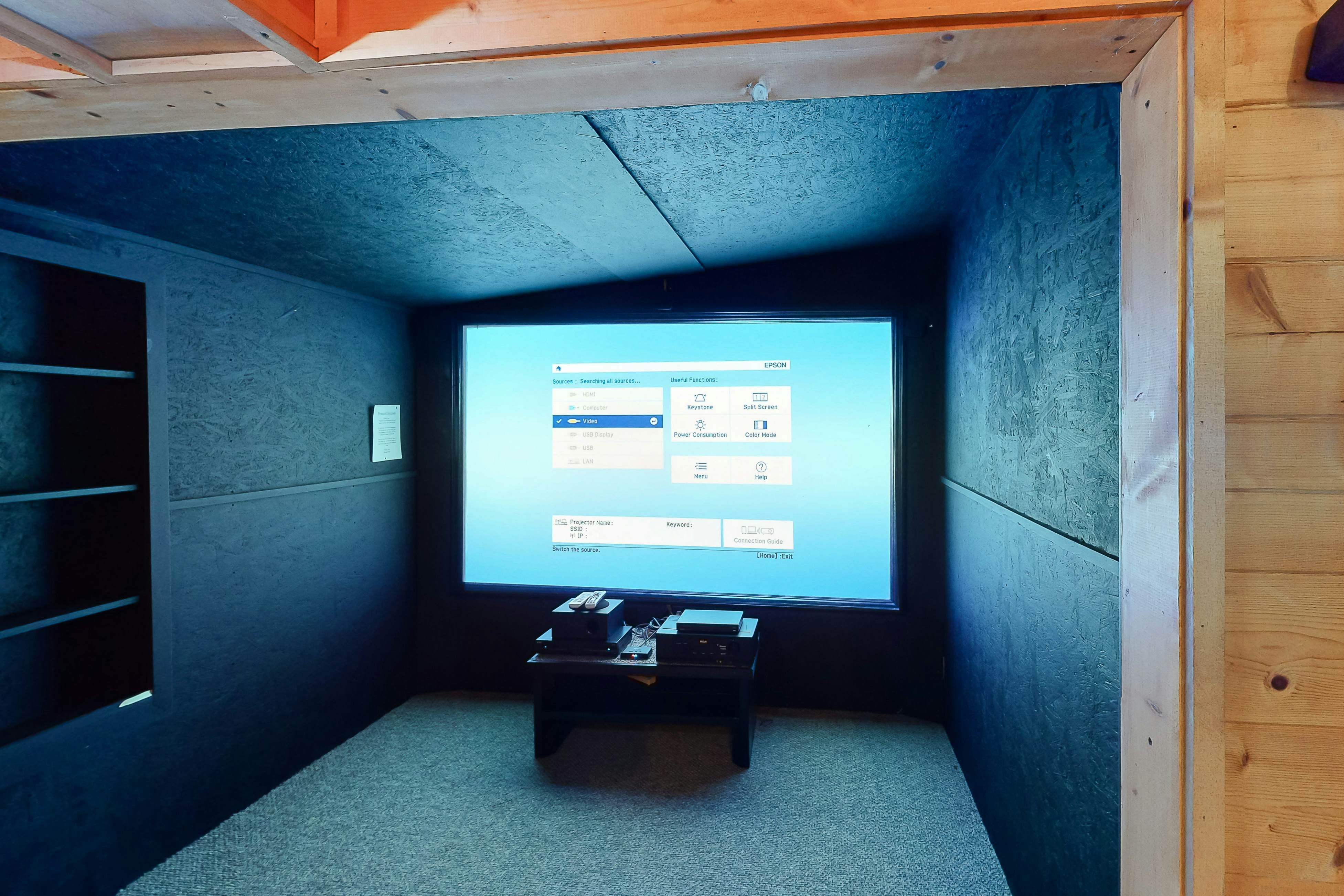 Vibrant cabin w/ game room, hot tub, & home theater + free attraction tickets