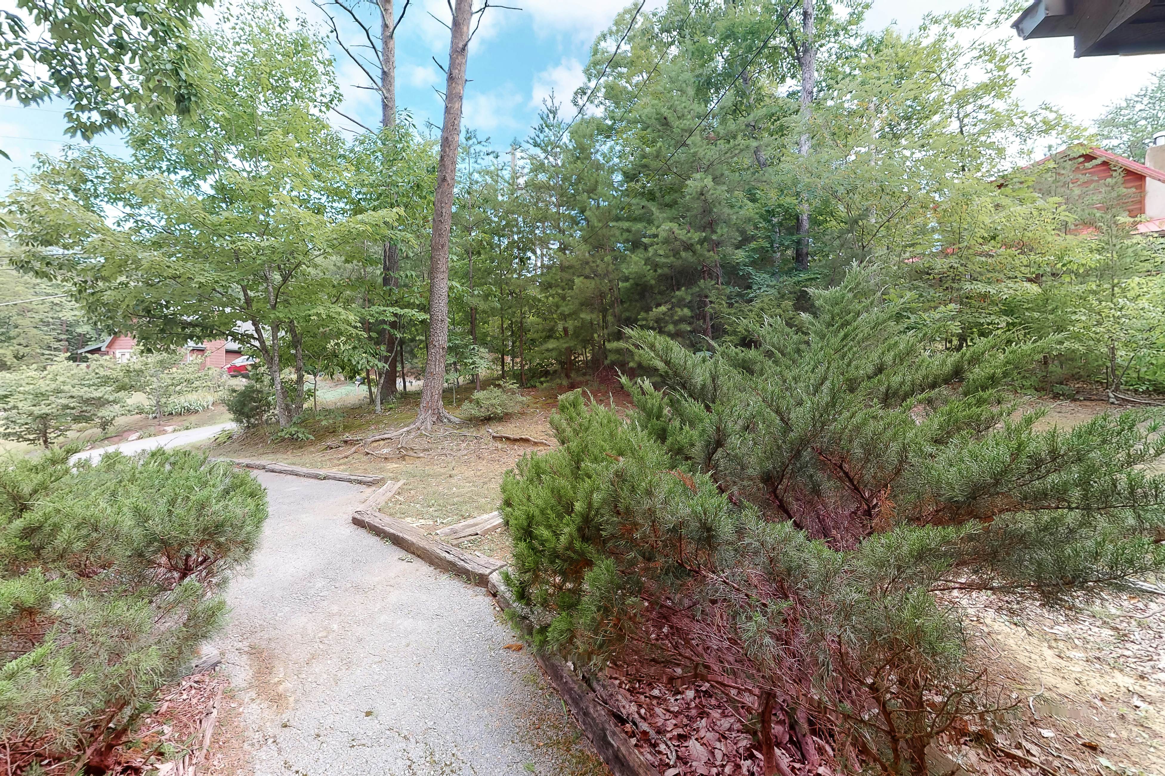 Vibrant cabin w/ game room, hot tub, & home theater + free attraction tickets