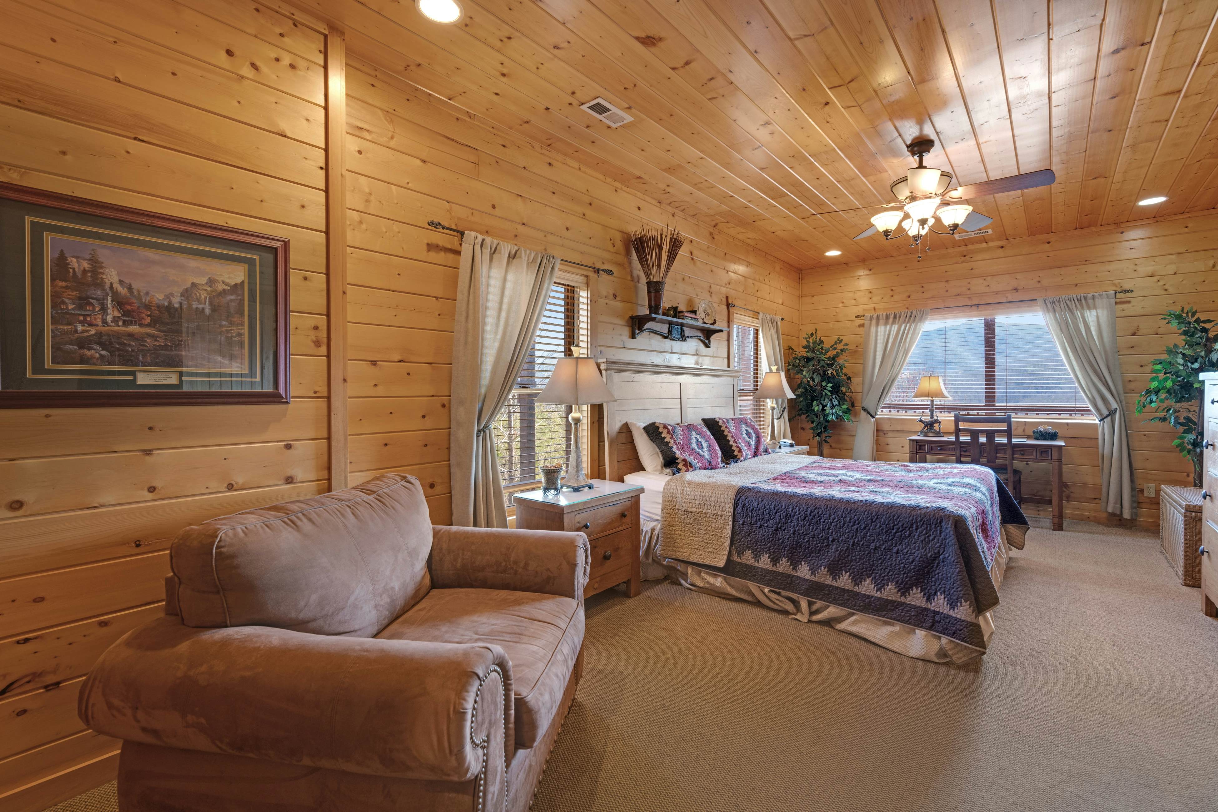 Family Friendly Cabin, Sleeps 8, Pool Table, Hot Tub