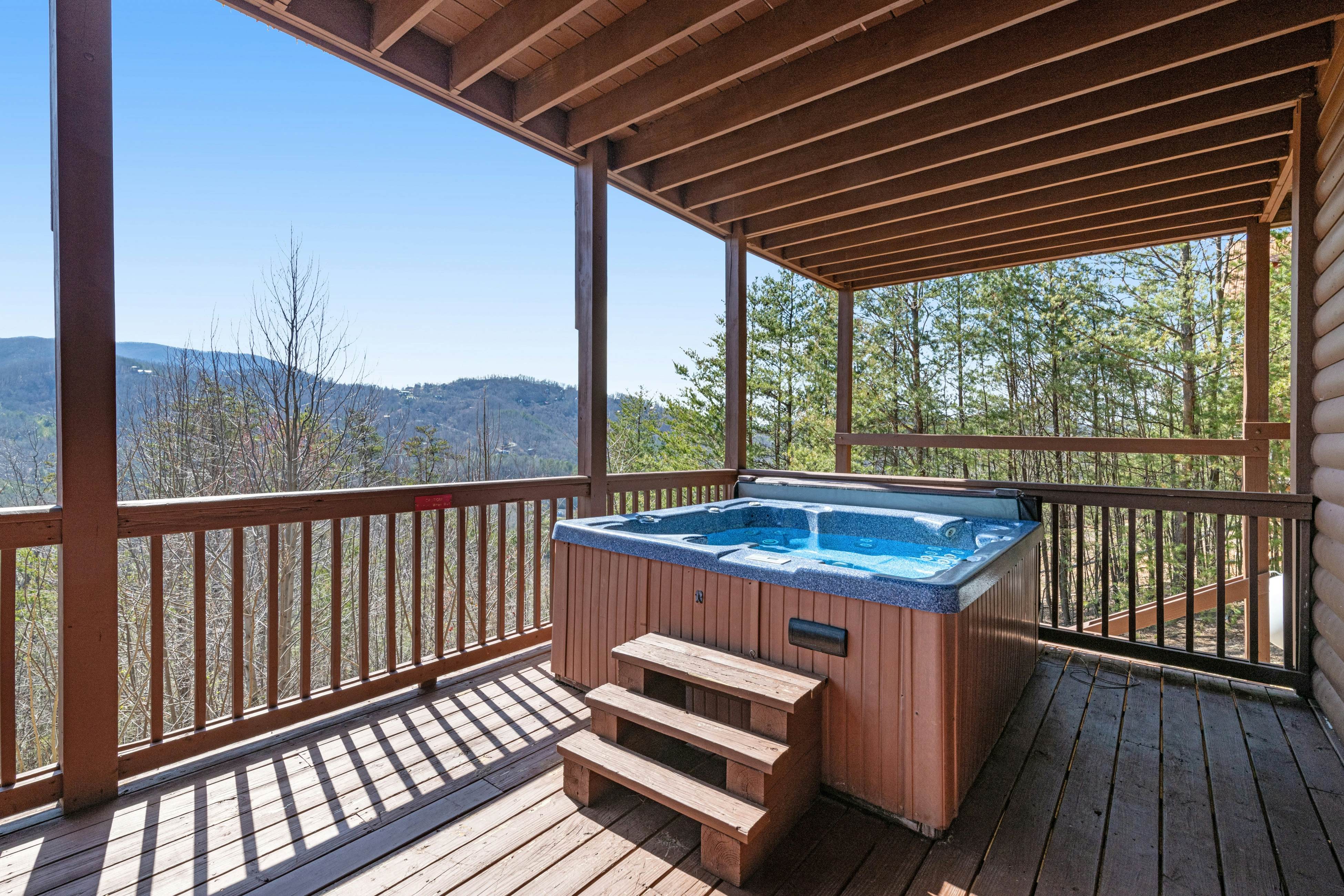 Family Friendly Cabin, Sleeps 8, Pool Table, Hot Tub