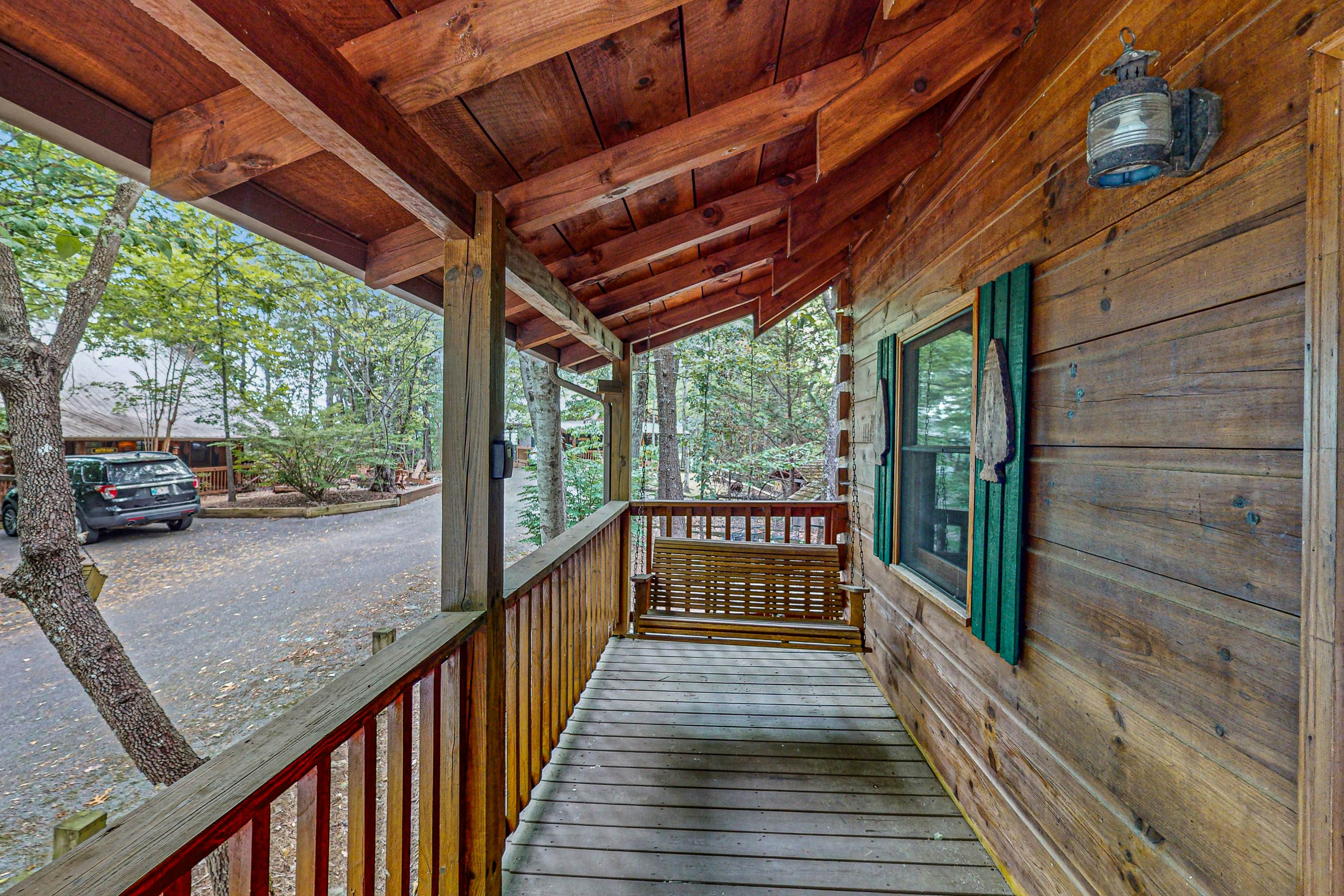 Smoky Mountain retreat with deck, hot tub, pool table, & free attraction tickets