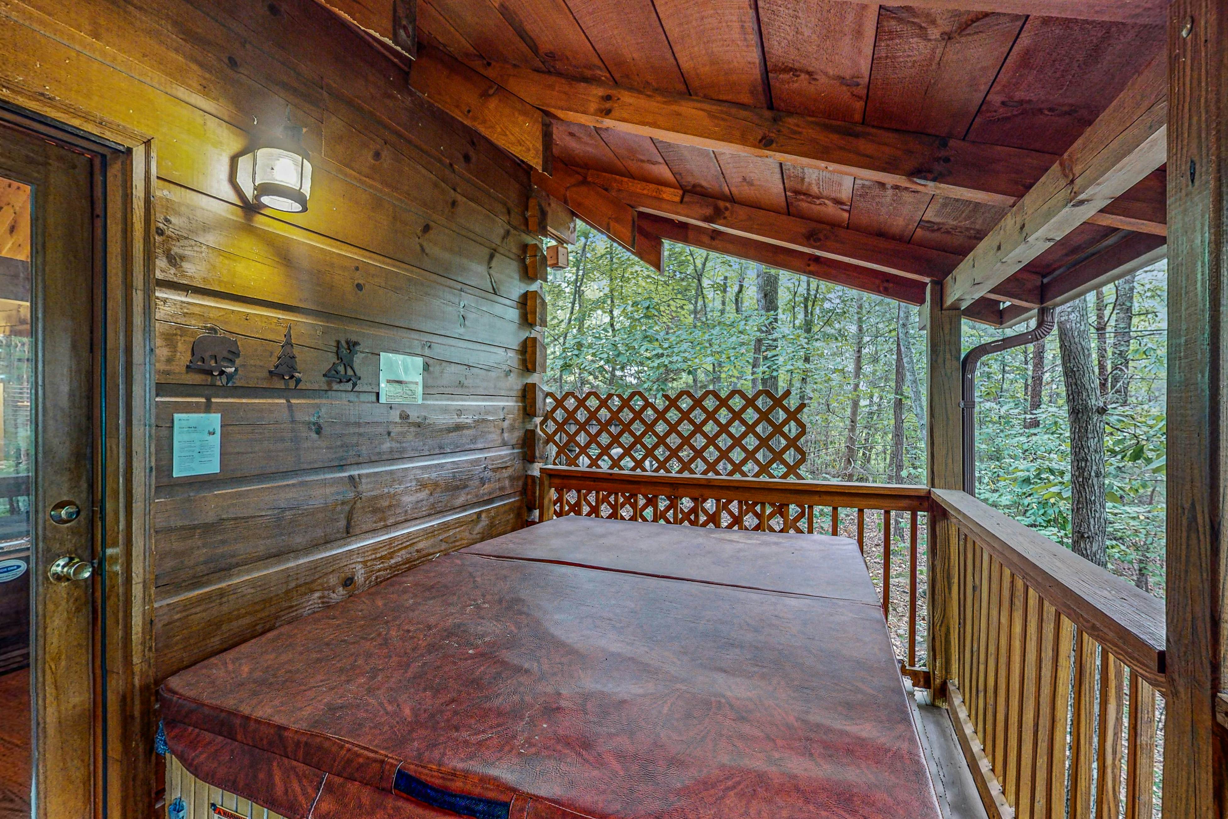 Smoky Mountain retreat with deck, hot tub, pool table, & free attraction tickets