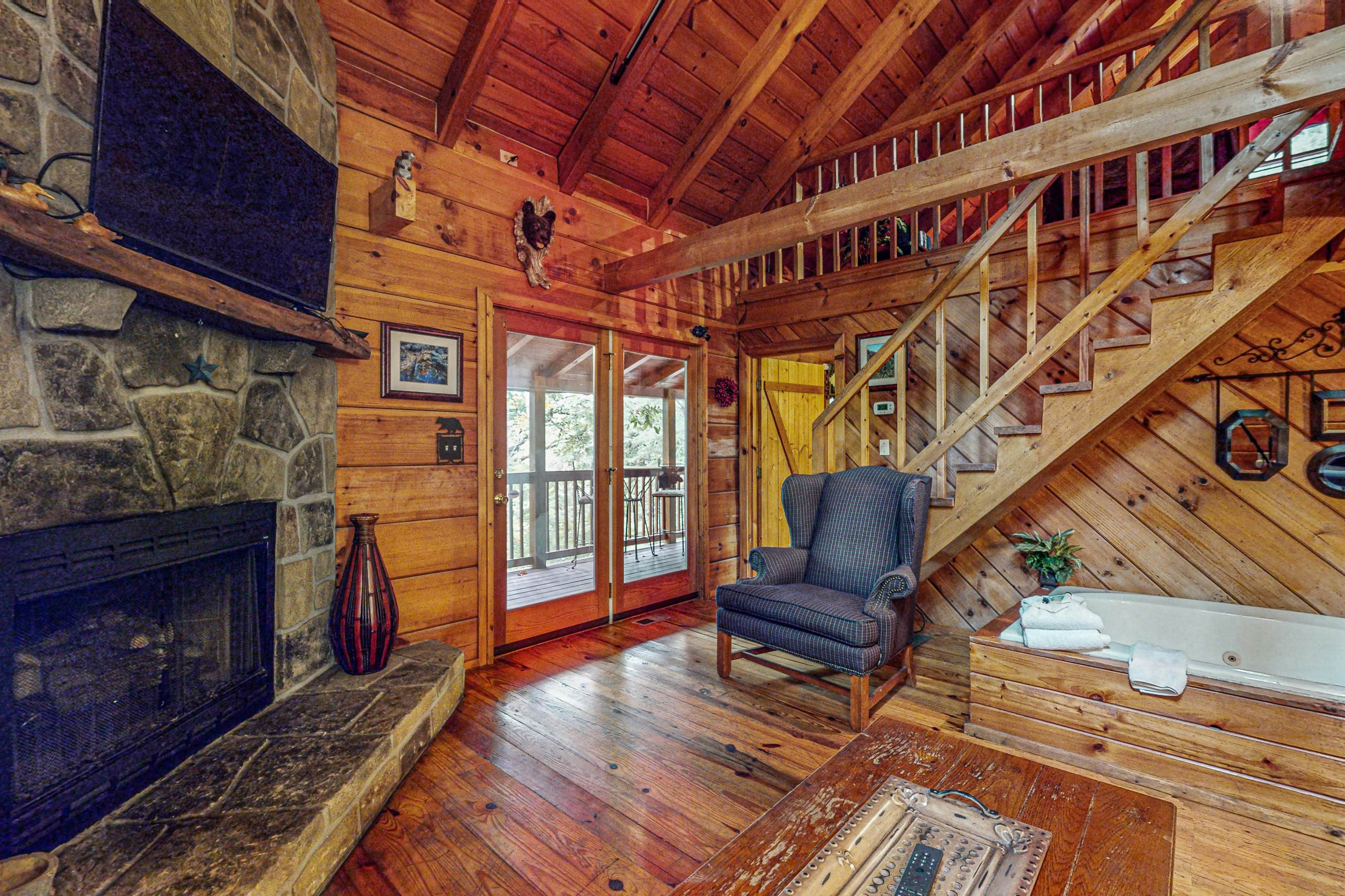 Smoky Mountain retreat with deck, hot tub, pool table, & free attraction tickets