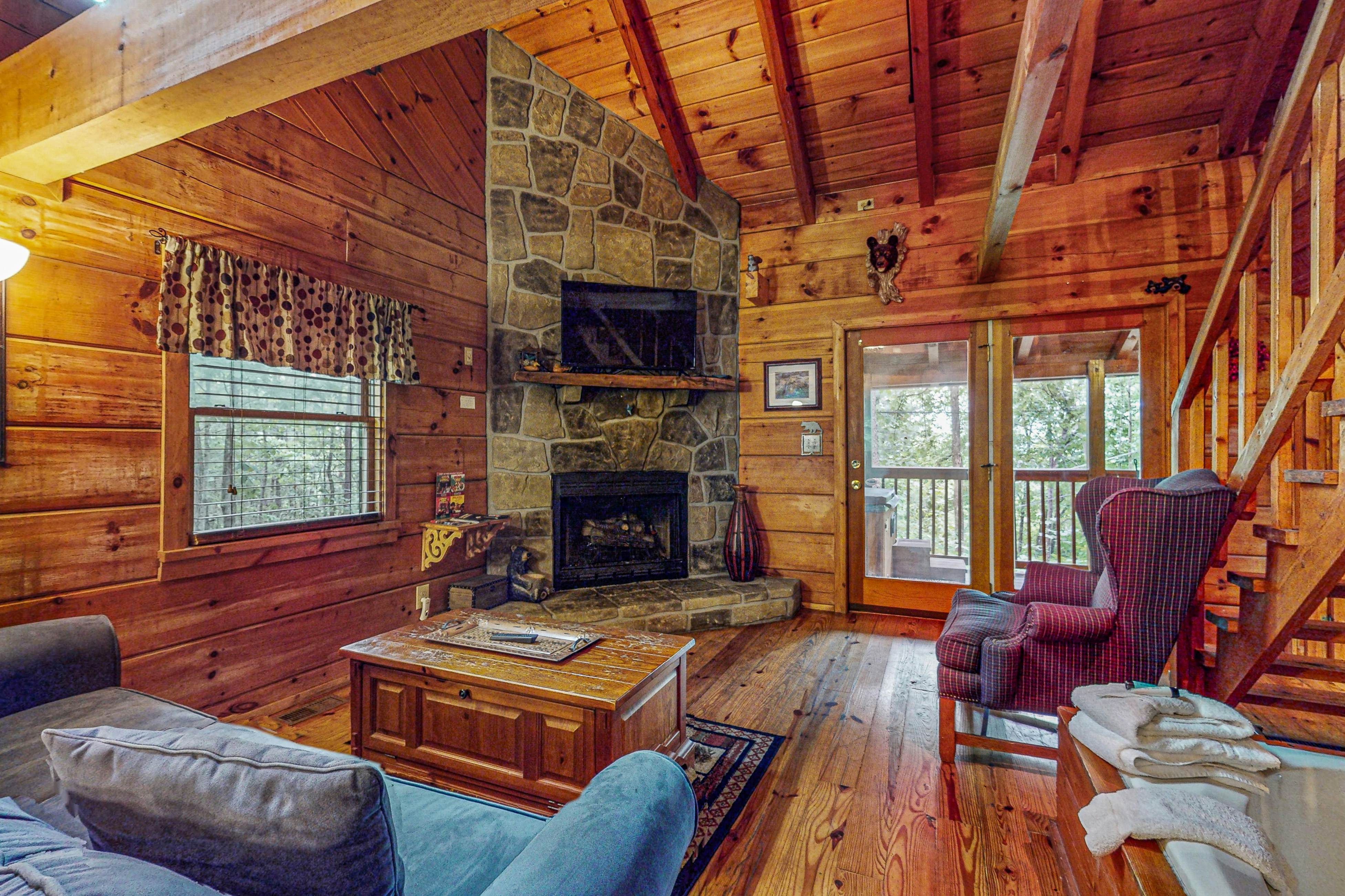 Smoky Mountain retreat with deck, hot tub, pool table, & free attraction tickets