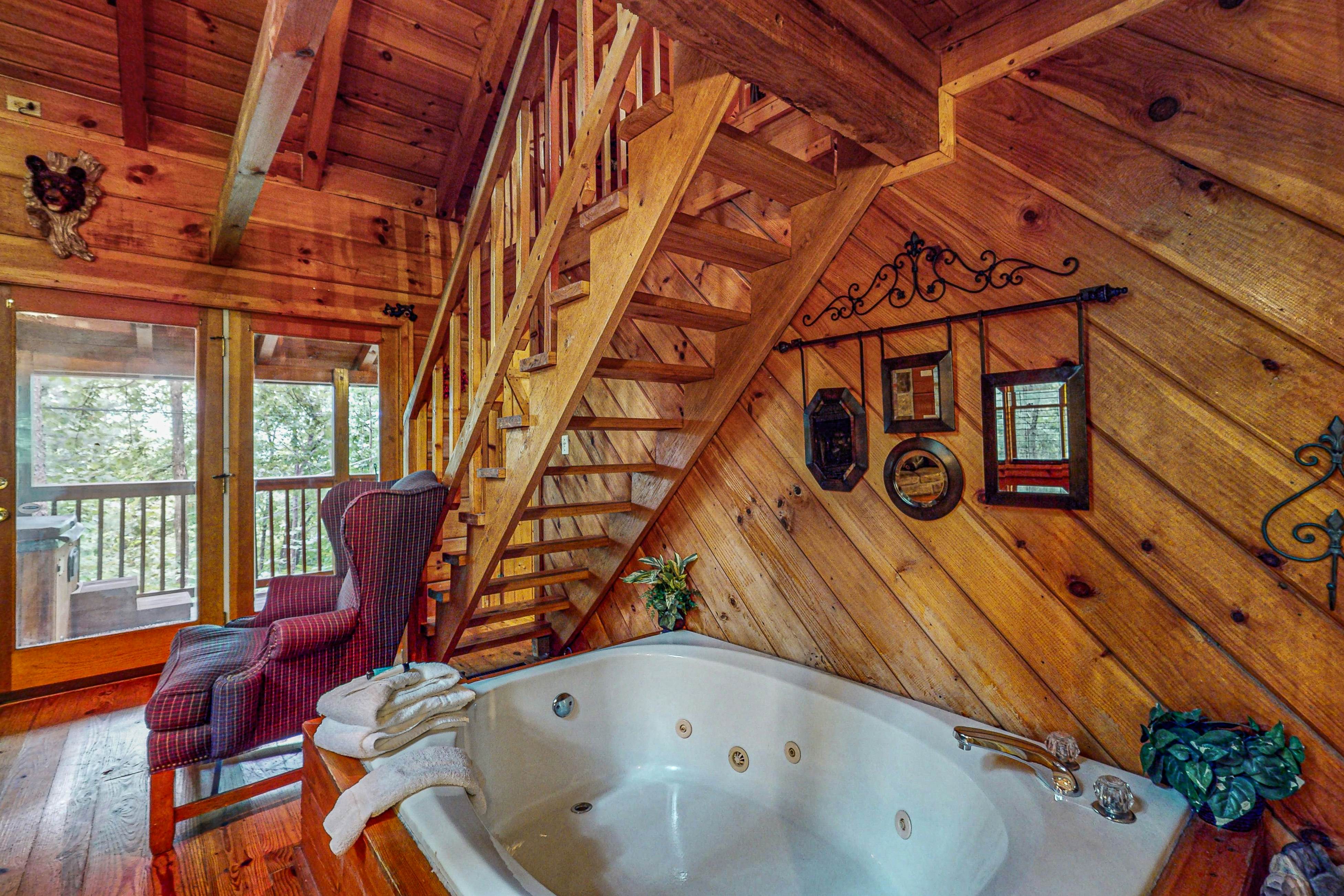 Smoky Mountain retreat with deck, hot tub, pool table, & free attraction tickets