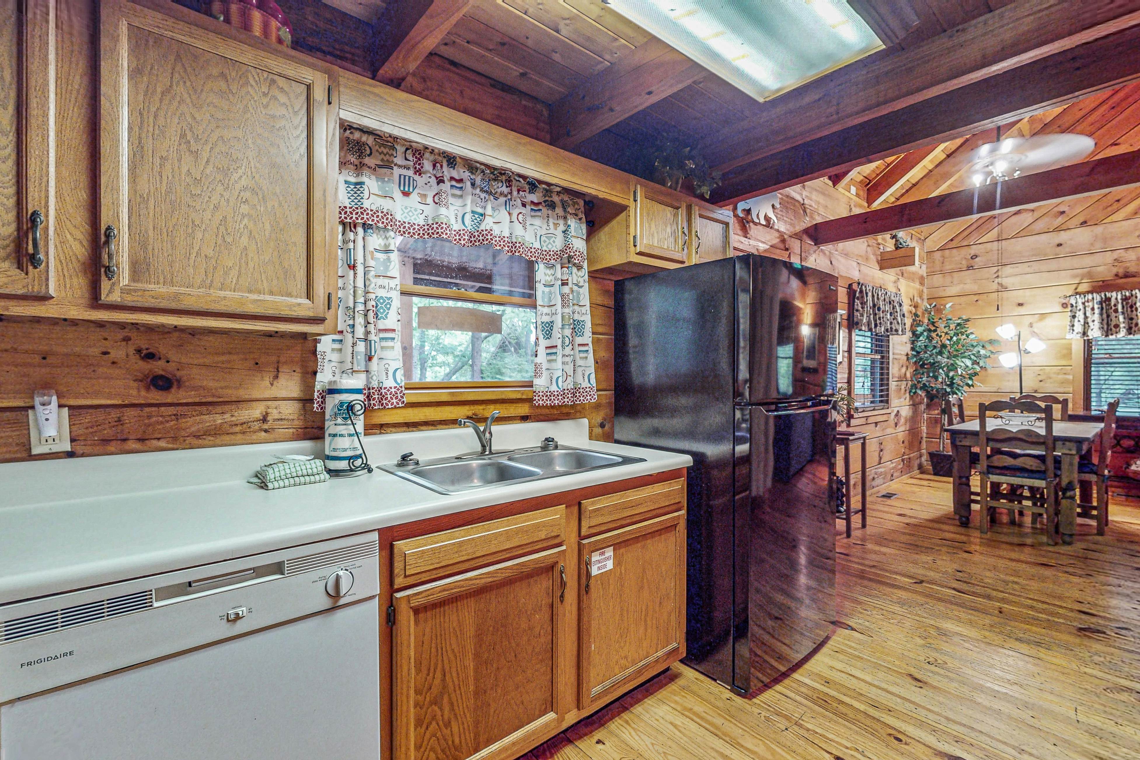 Smoky Mountain retreat with deck, hot tub, pool table, & free attraction tickets