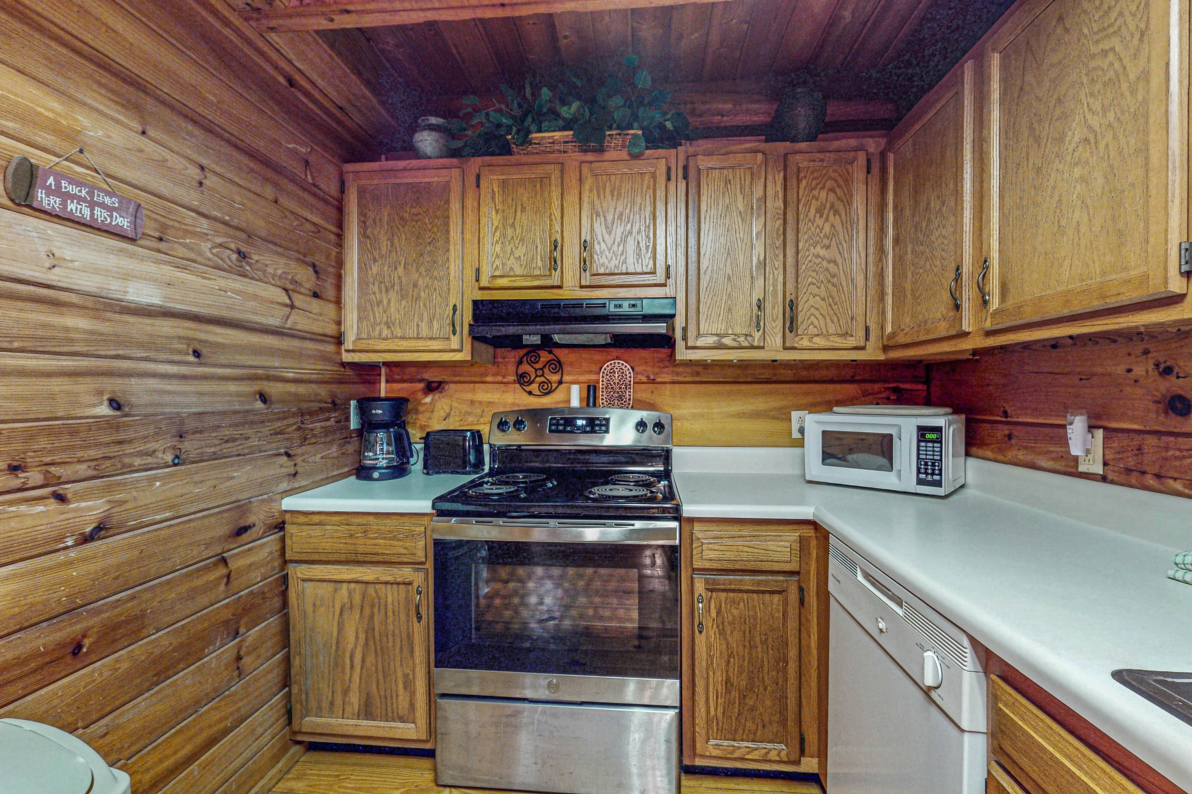 Smoky Mountain retreat with deck, hot tub, pool table, & free attraction tickets