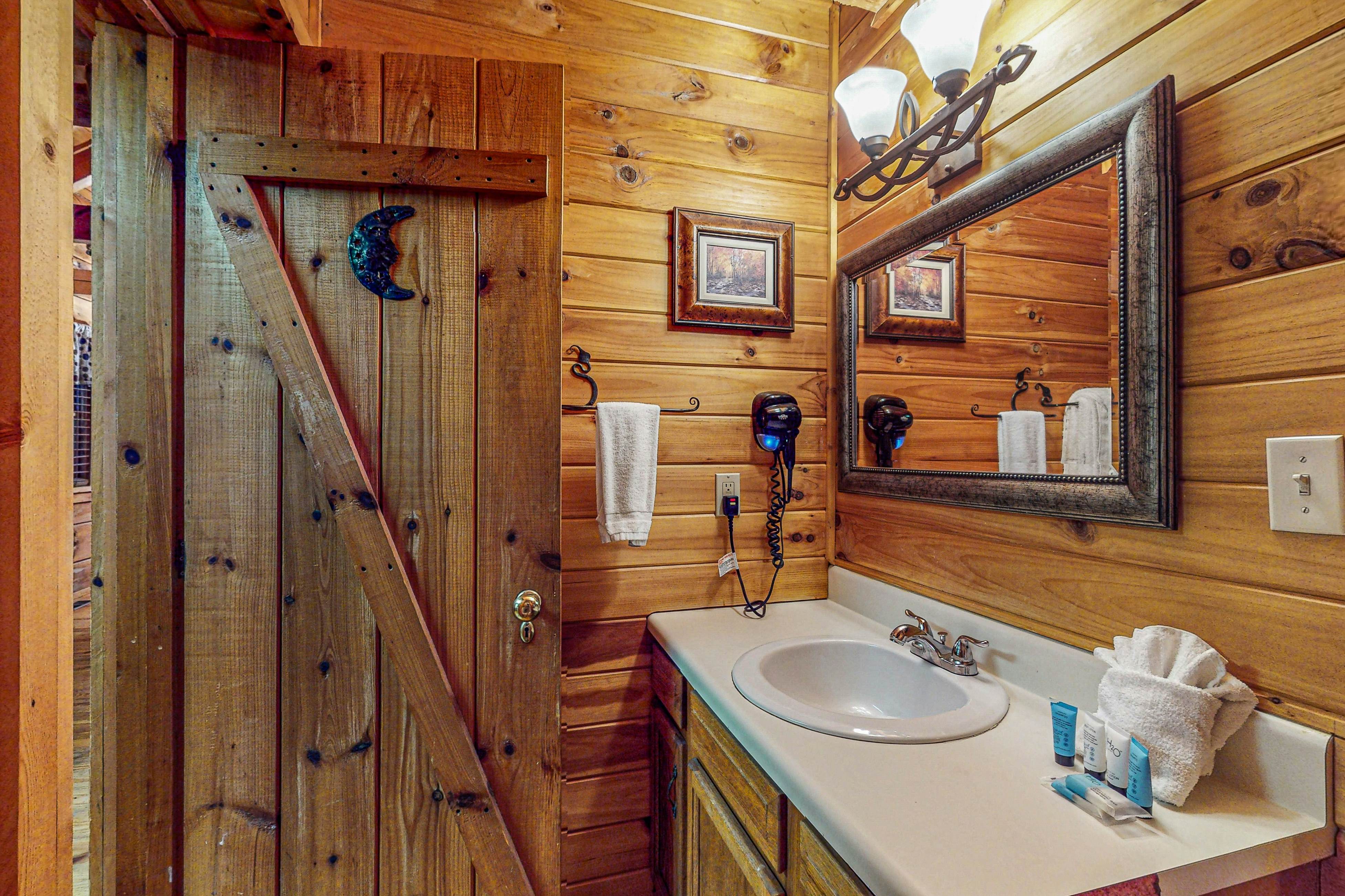 Smoky Mountain retreat with deck, hot tub, pool table, & free attraction tickets