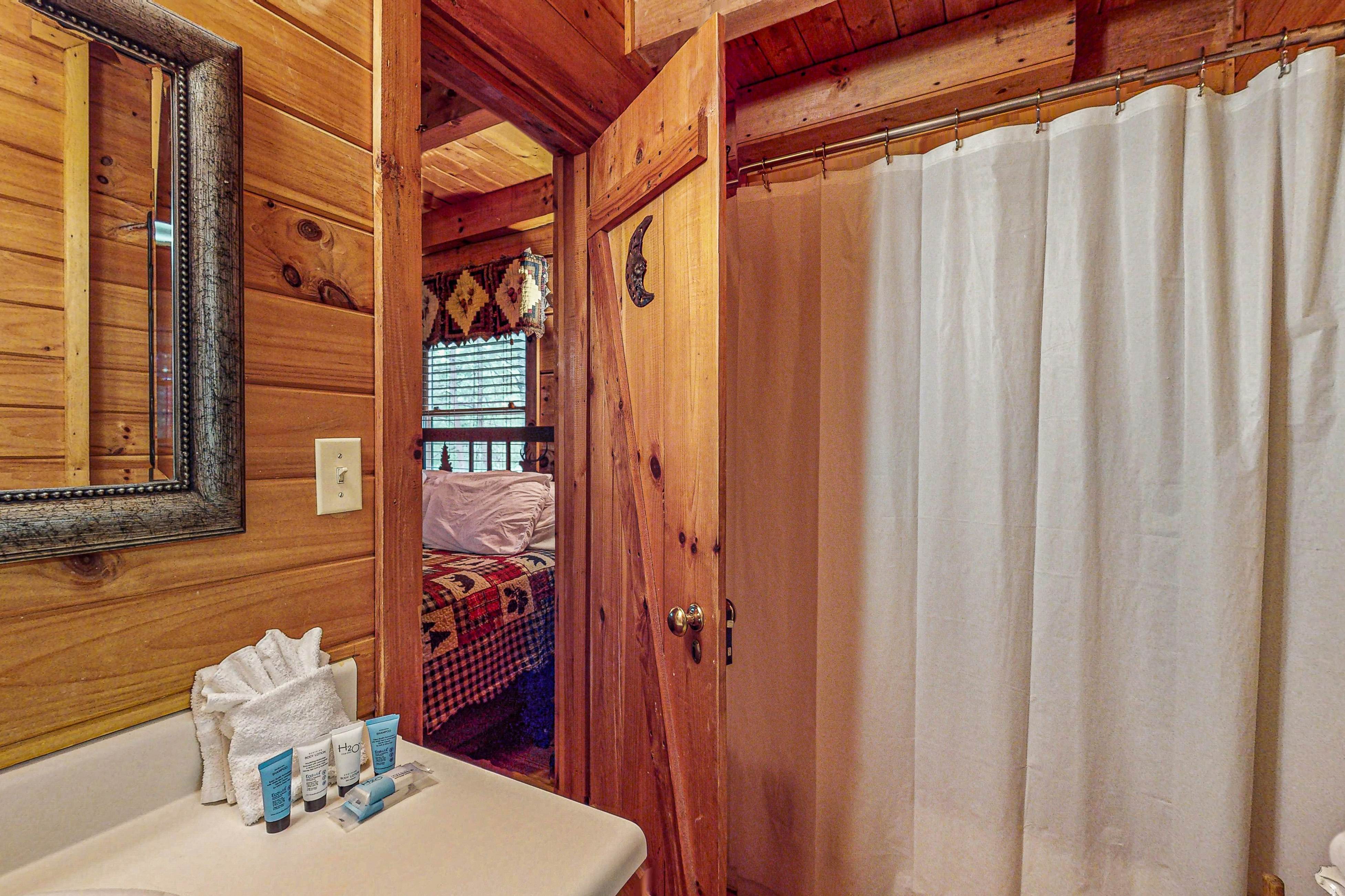 Smoky Mountain retreat with deck, hot tub, pool table, & free attraction tickets