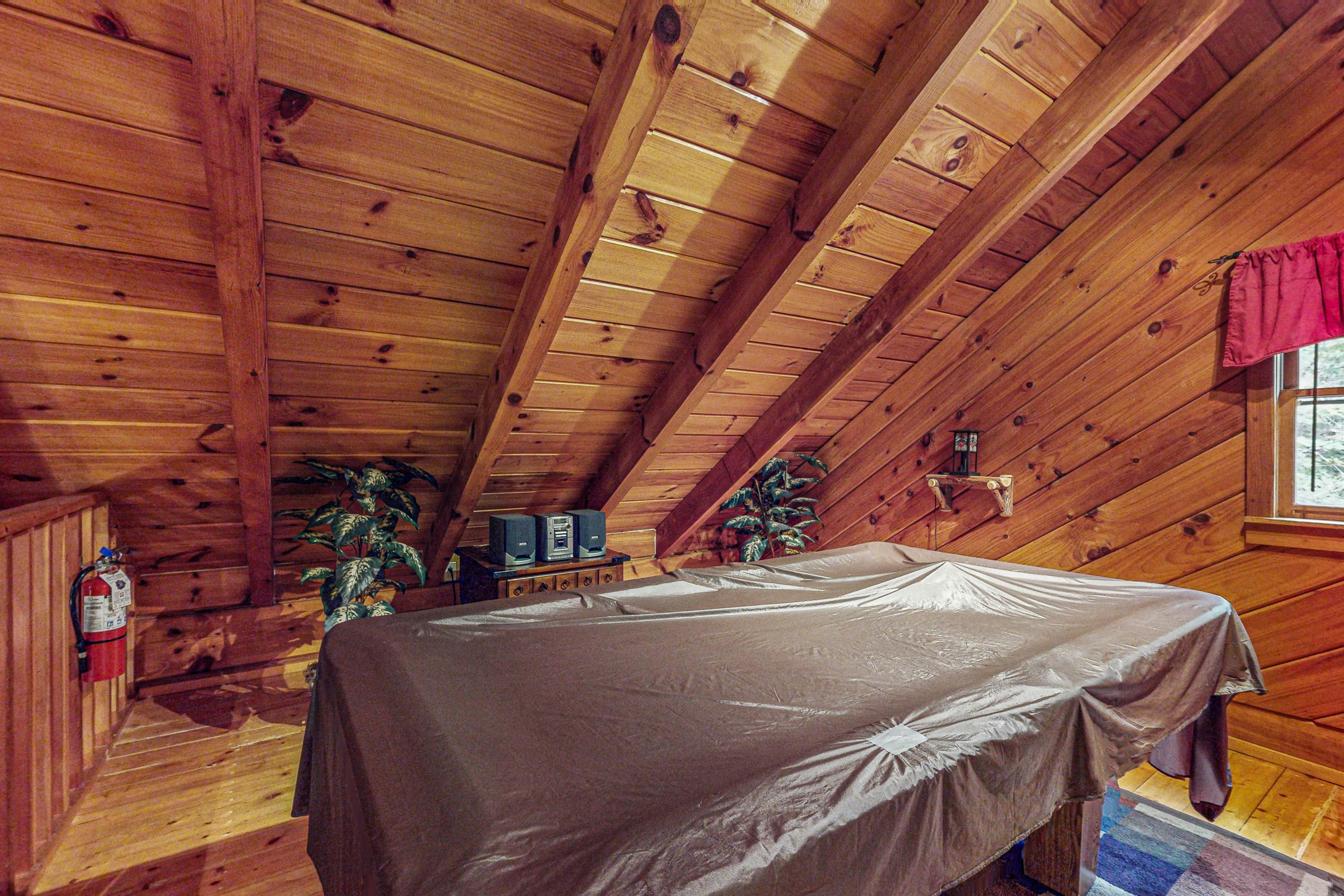 Smoky Mountain retreat with deck, hot tub, pool table, & free attraction tickets