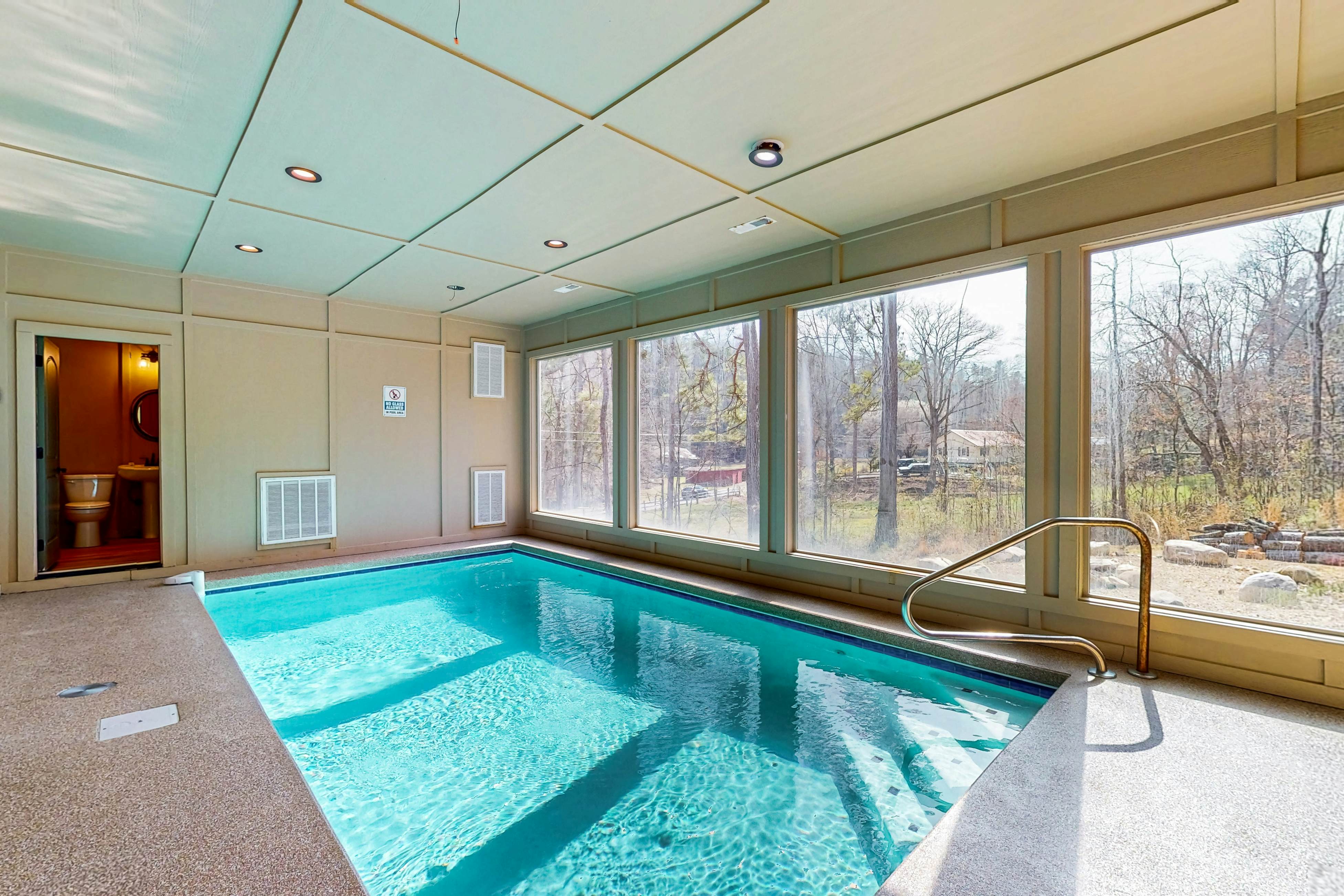 Cozy Cabin, Sleeps 6・Indoor Pool・Hot Tub・Game Room