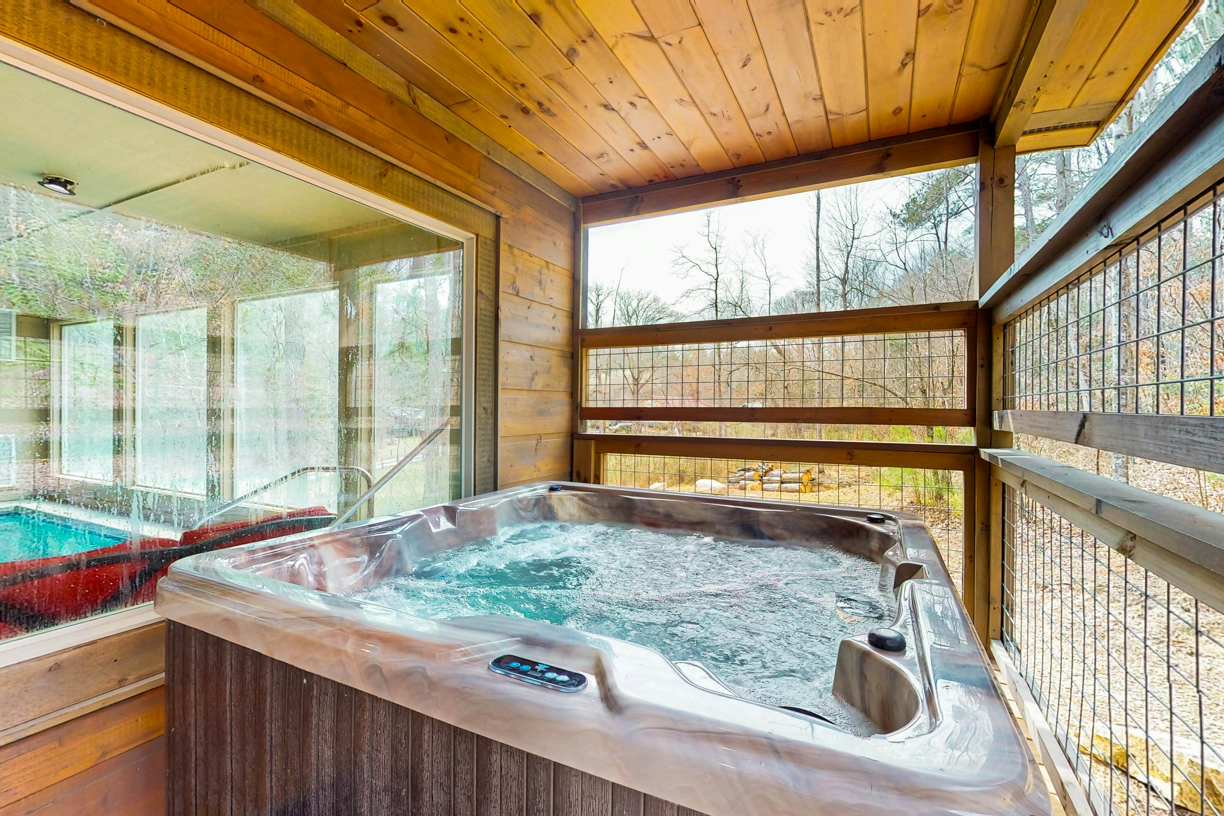 Cozy Cabin, Sleeps 6・Indoor Pool・Hot Tub・Game Room