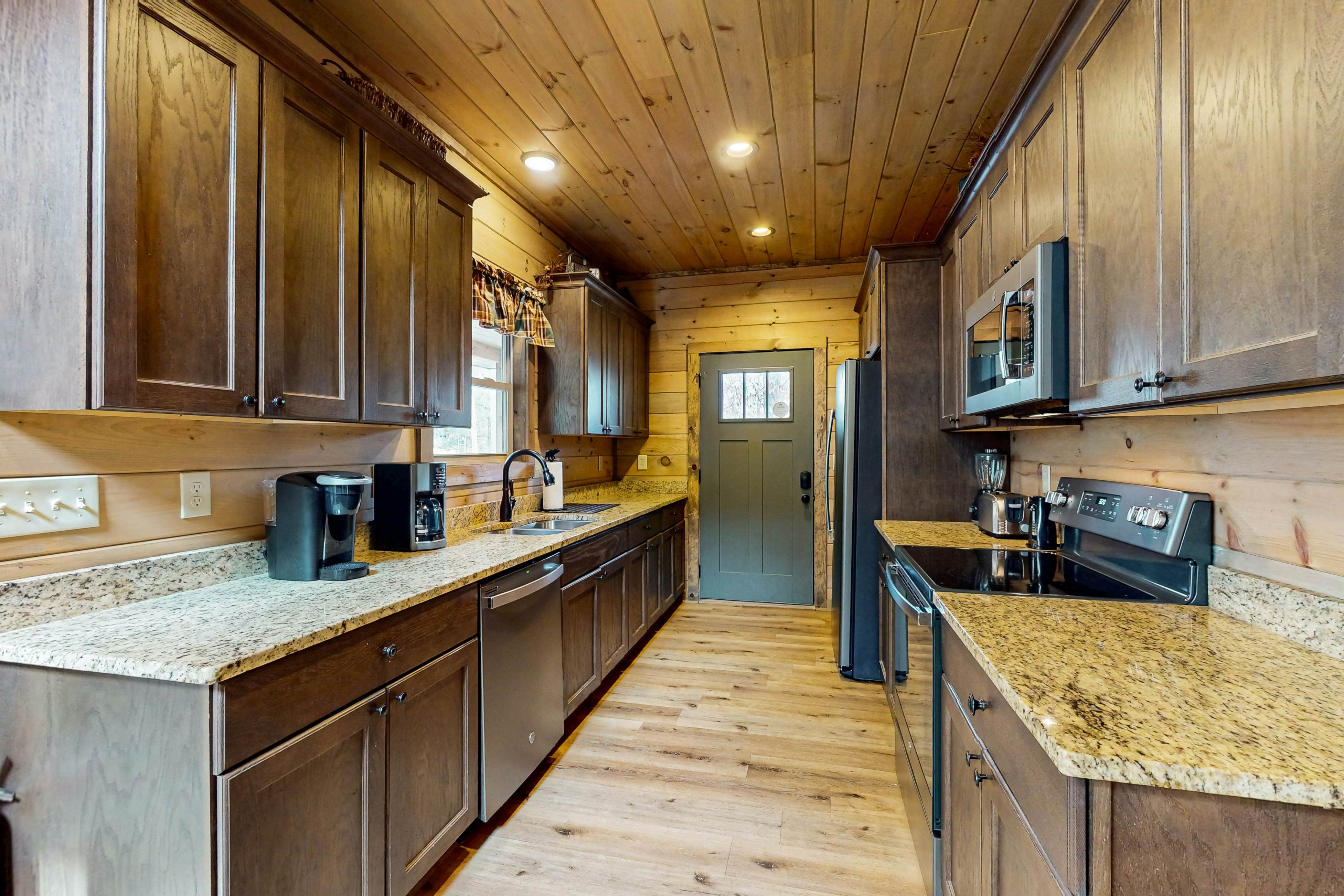 Cozy Cabin, Sleeps 6・Indoor Pool・Hot Tub・Game Room