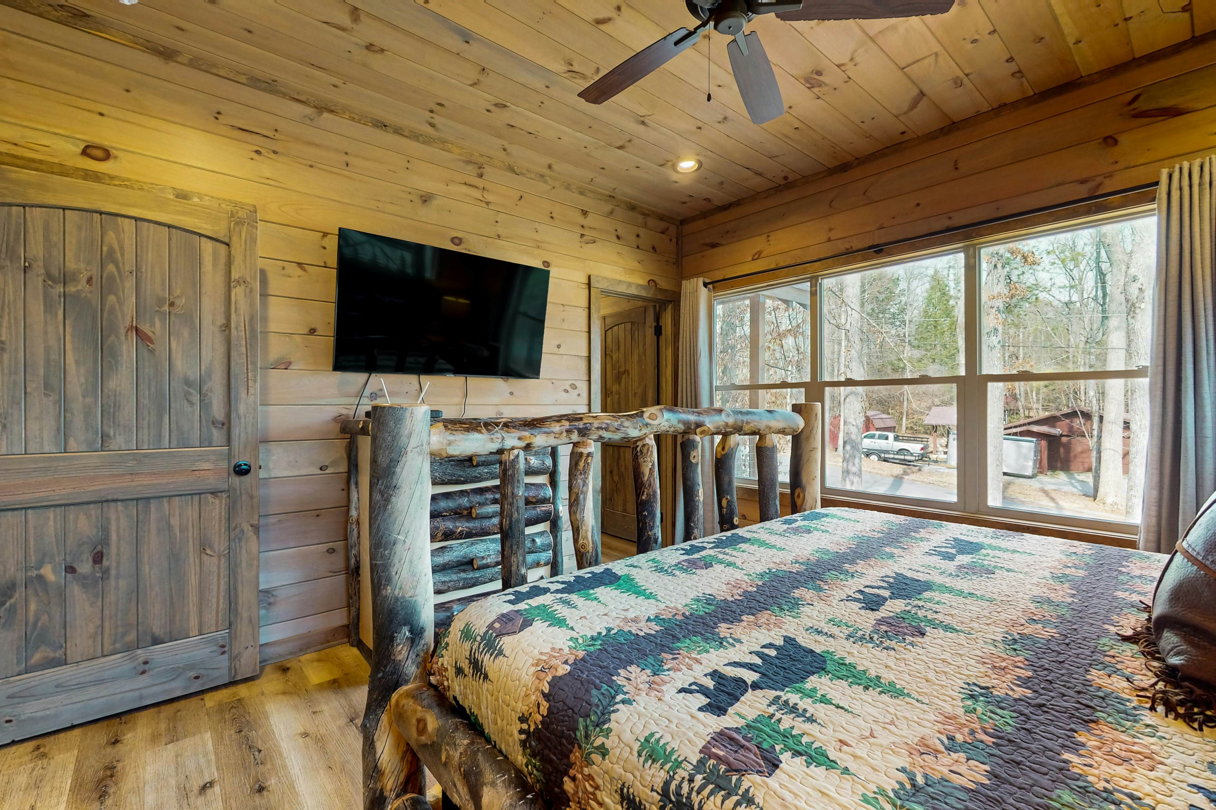 Cozy Cabin, Sleeps 6・Indoor Pool・Hot Tub・Game Room