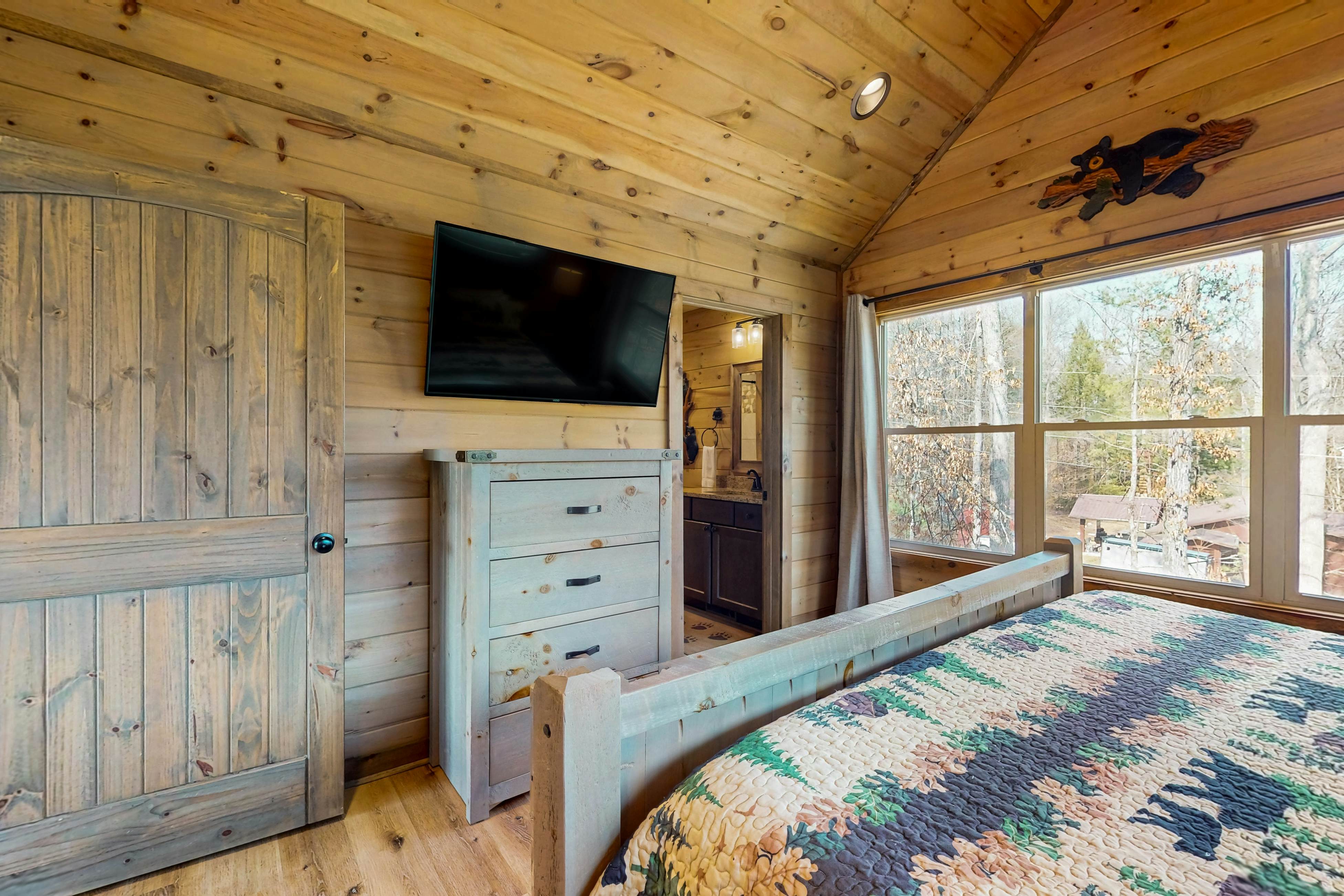 Cozy Cabin, Sleeps 6・Indoor Pool・Hot Tub・Game Room