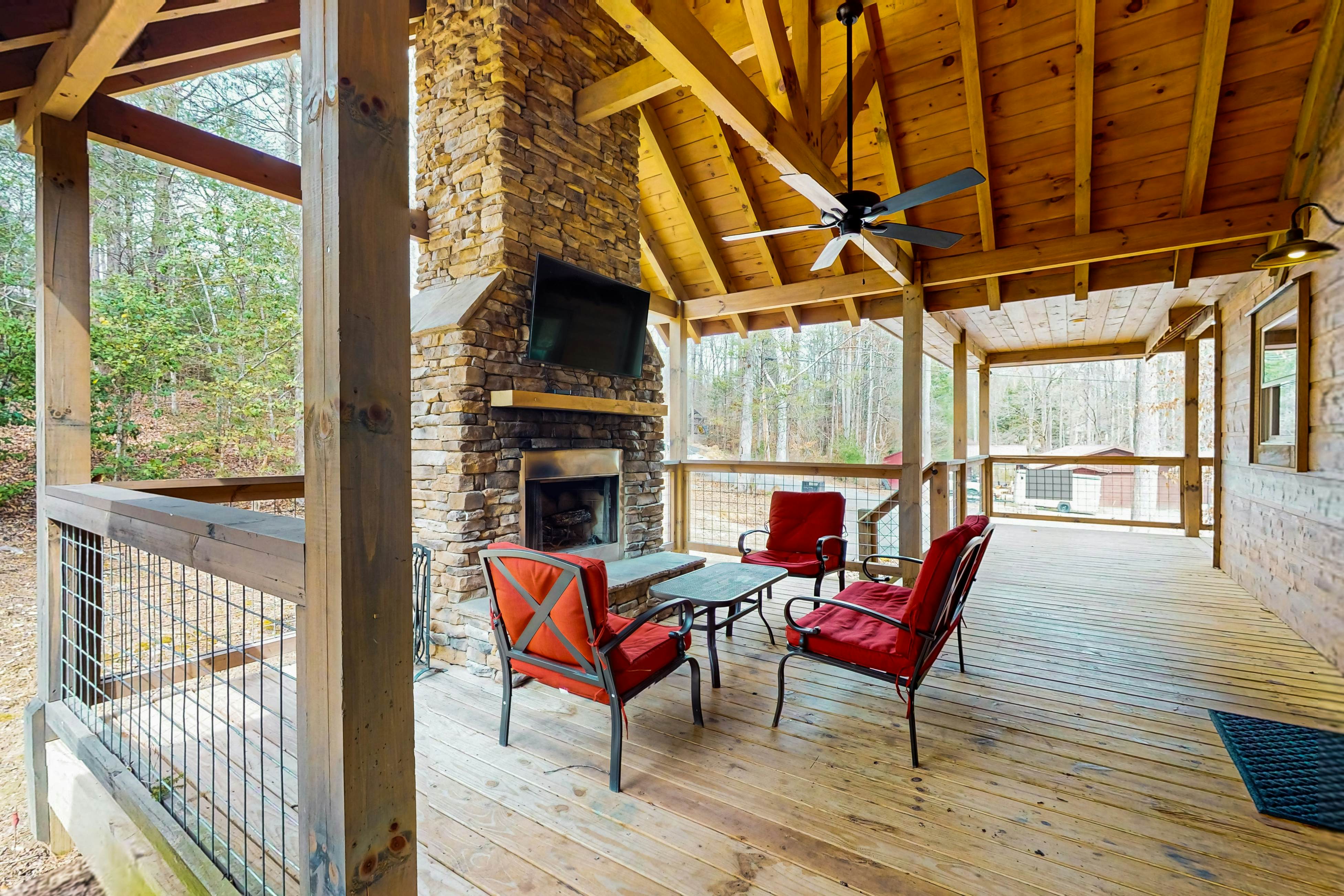 Cozy Cabin, Sleeps 6・Indoor Pool・Hot Tub・Game Room