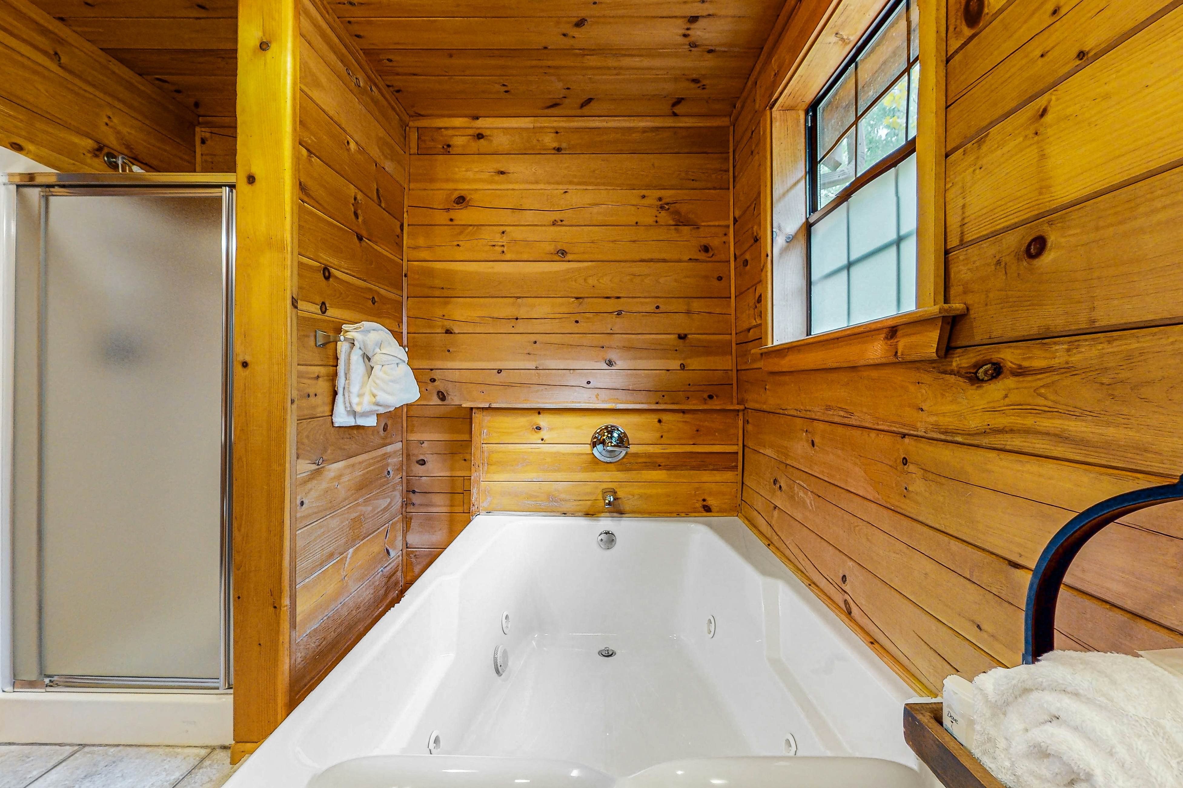 Mtn view home w/ hot tub, playhouse, game room, & gym + free attraction tickets