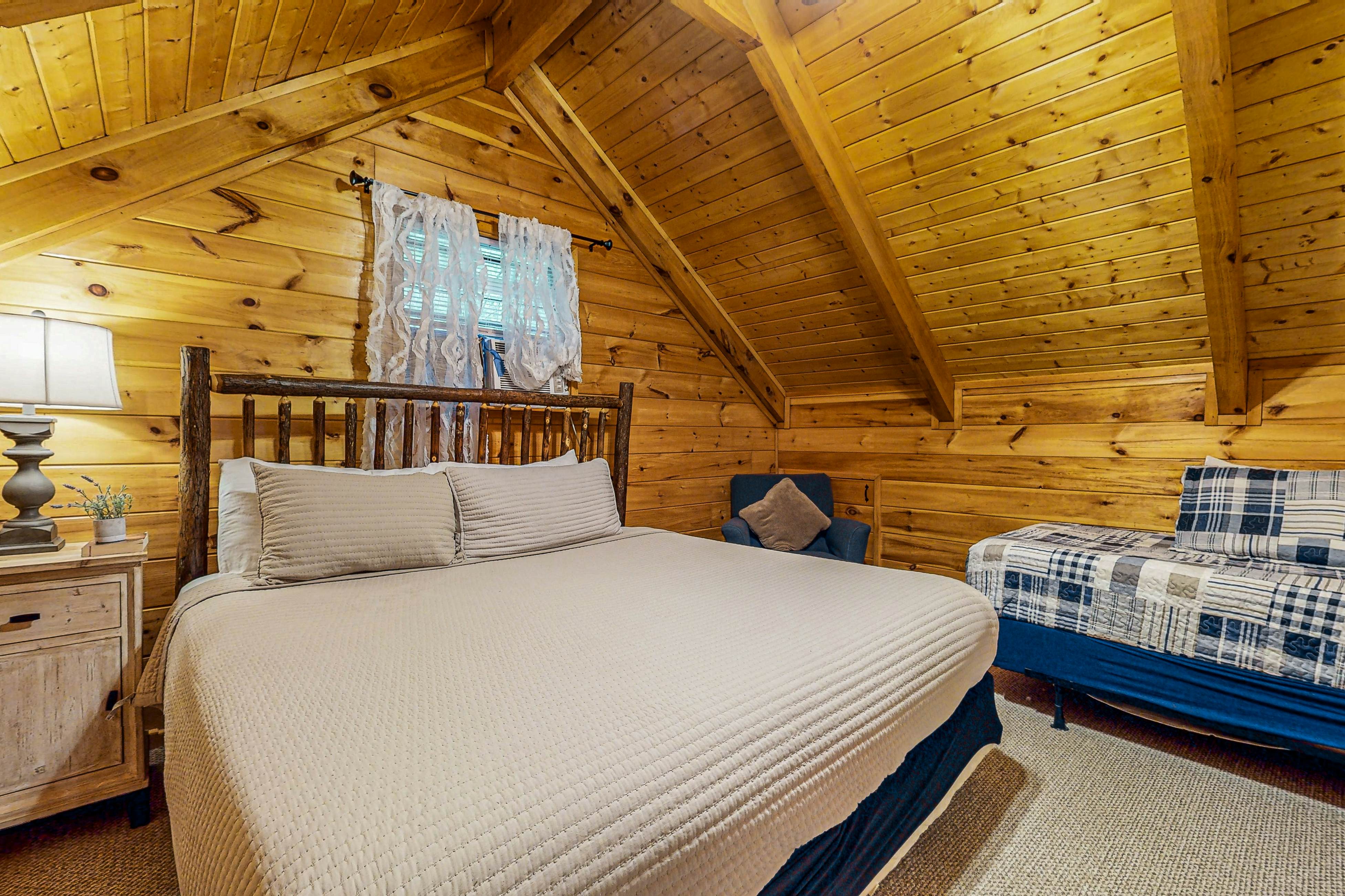 Mtn view home w/ hot tub, playhouse, game room, & gym + free attraction tickets