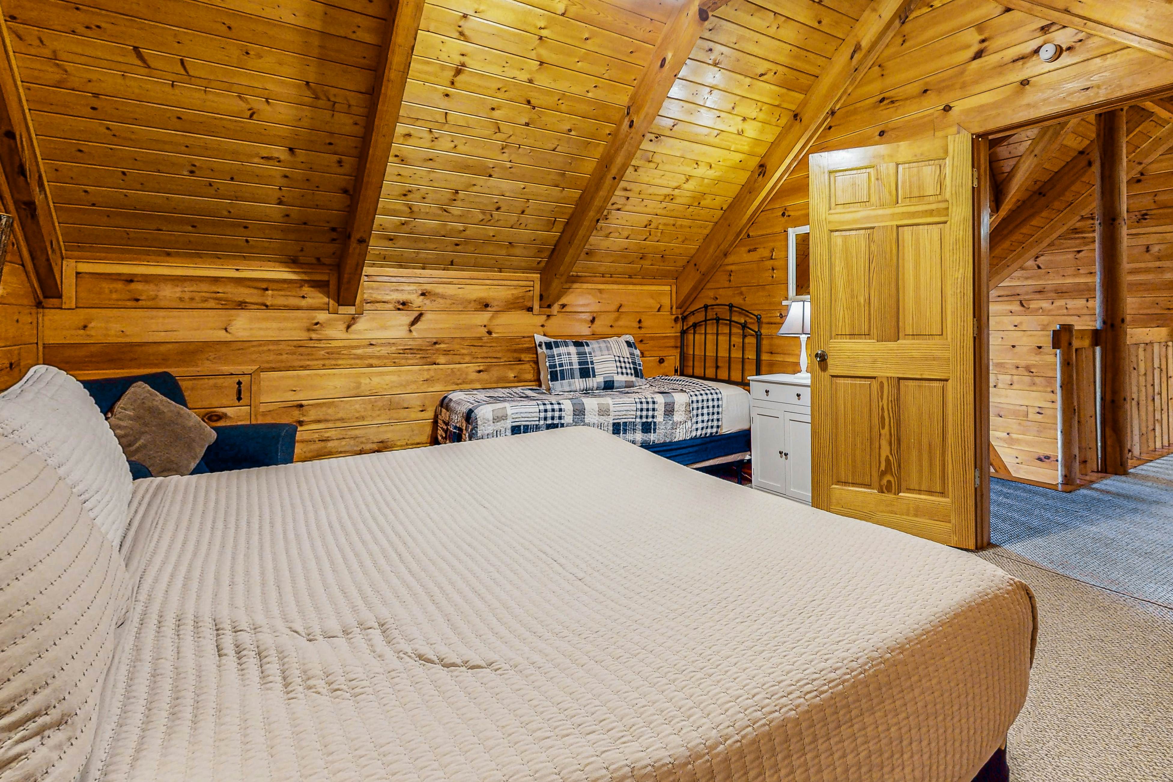 Mtn view home w/ hot tub, playhouse, game room, & gym + free attraction tickets