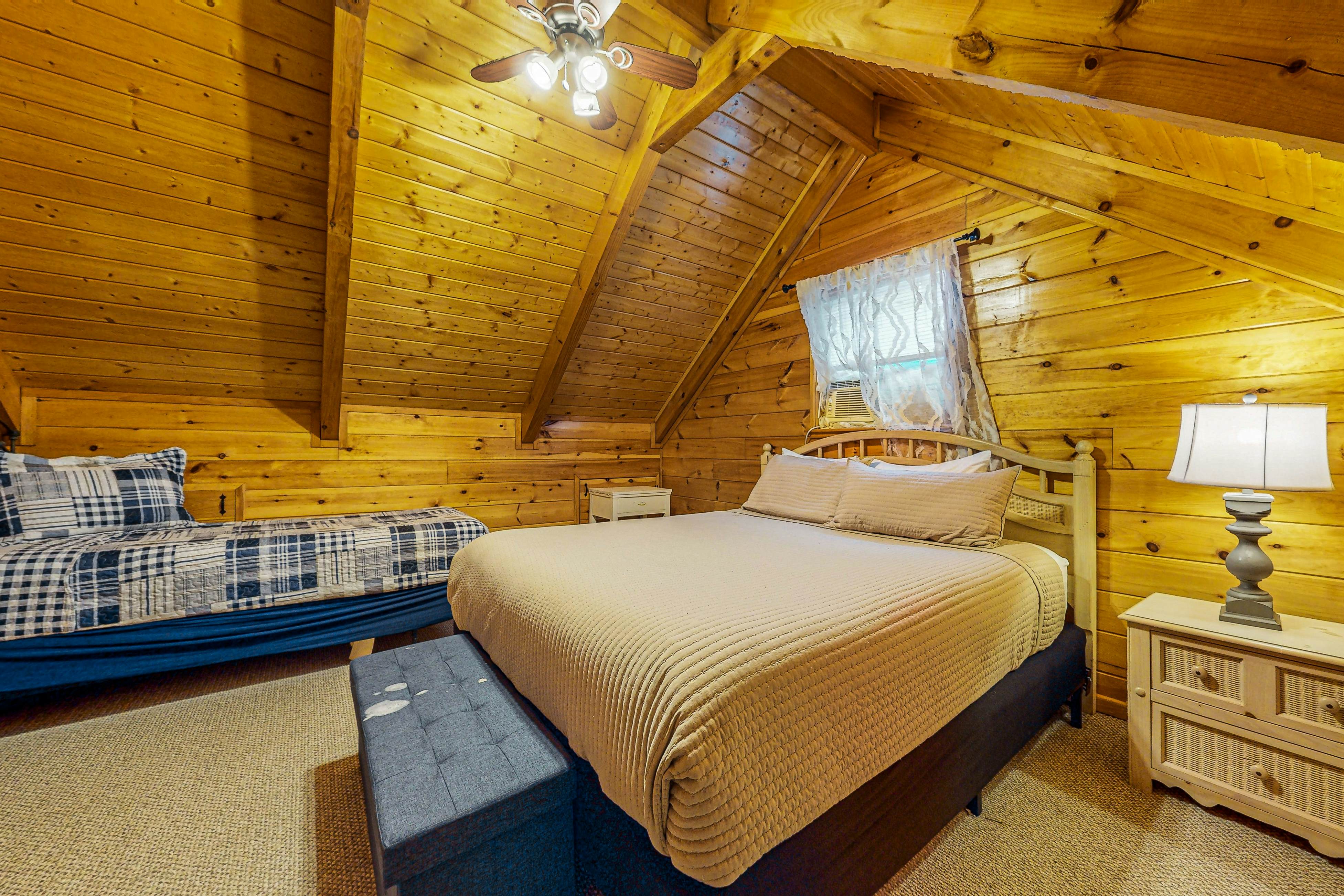 Mtn view home w/ hot tub, playhouse, game room, & gym + free attraction tickets