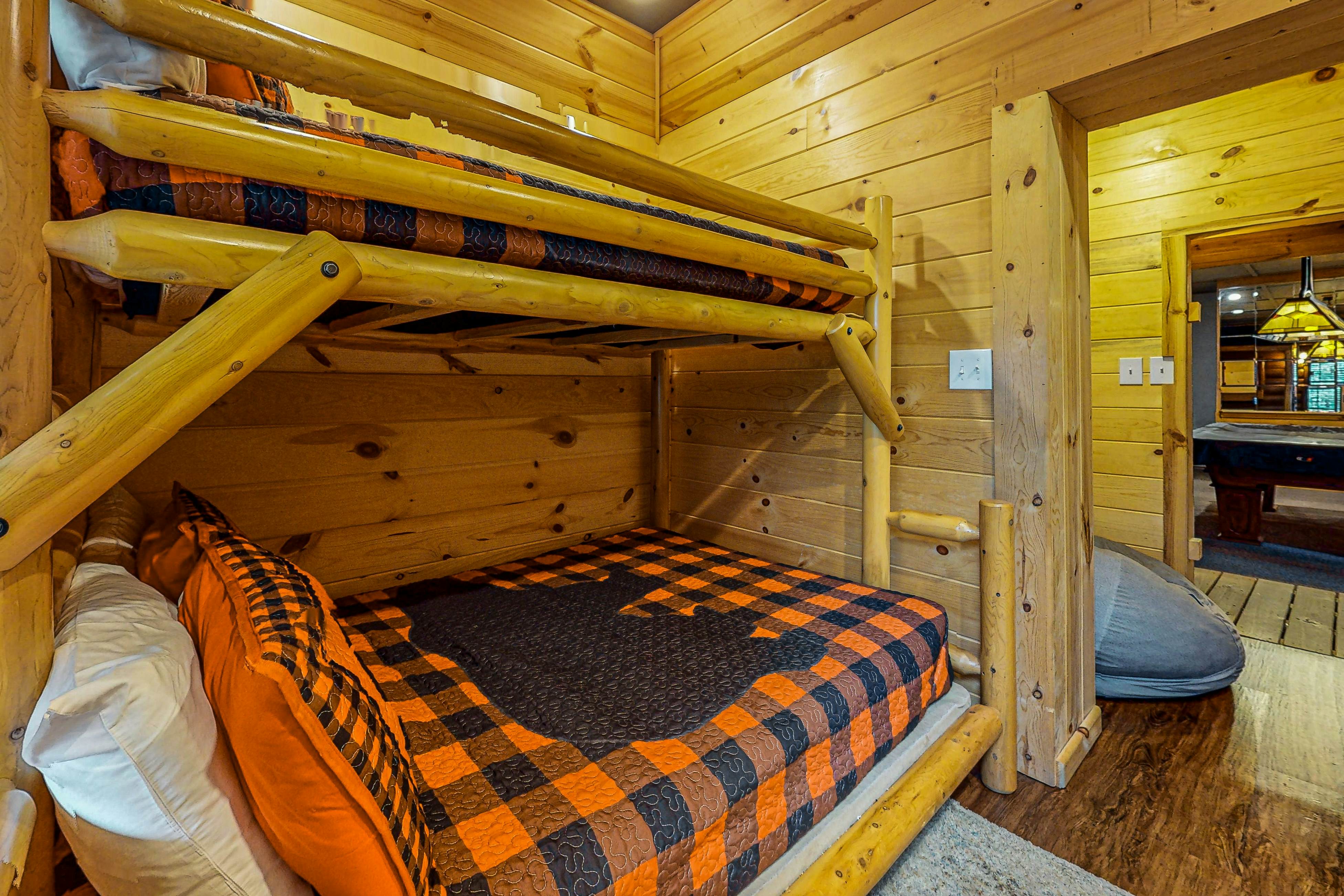 Mtn view home w/ hot tub, playhouse, game room, & gym + free attraction tickets