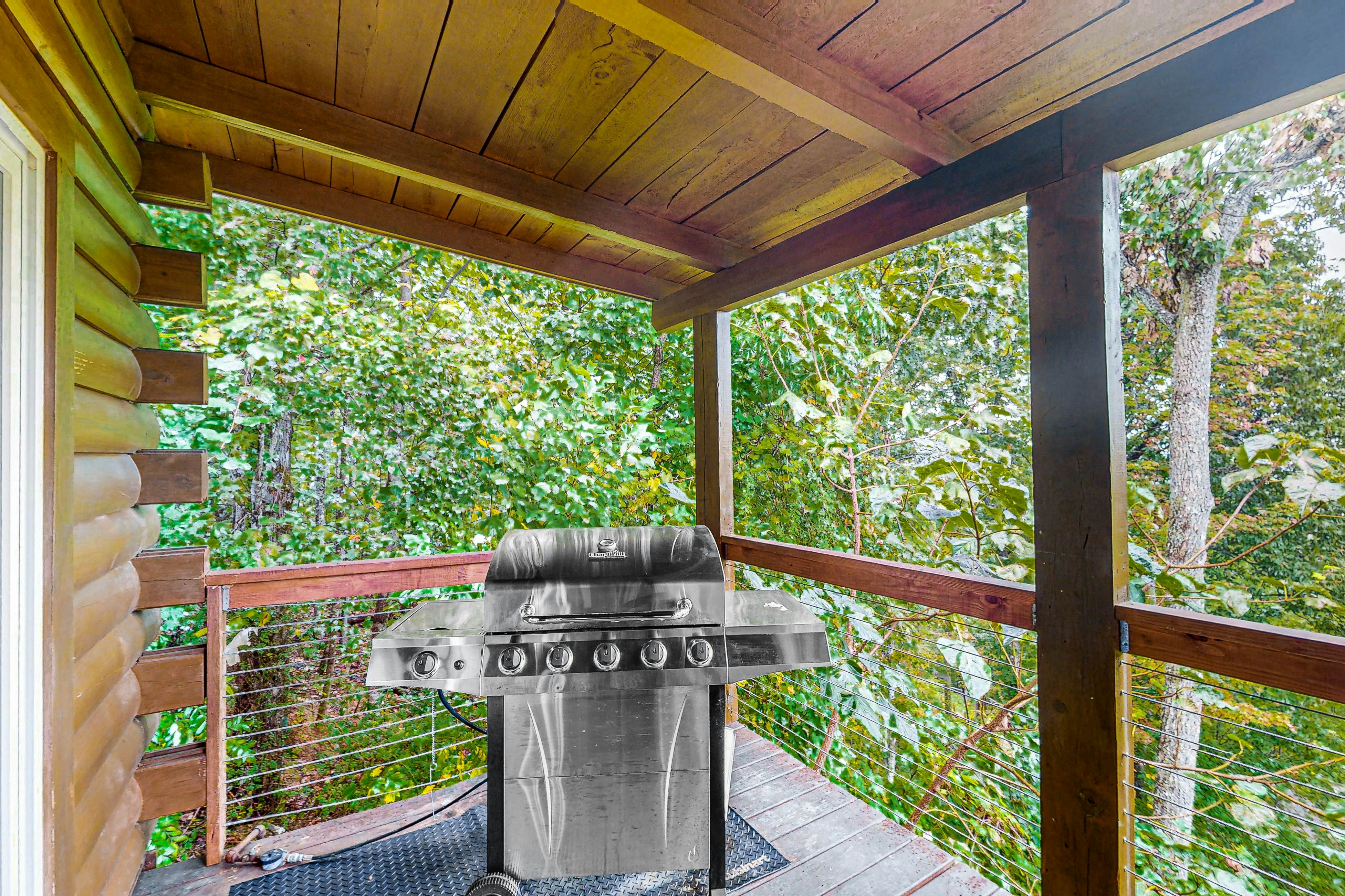 Mtn view home w/ hot tub, playhouse, game room, & gym + free attraction tickets