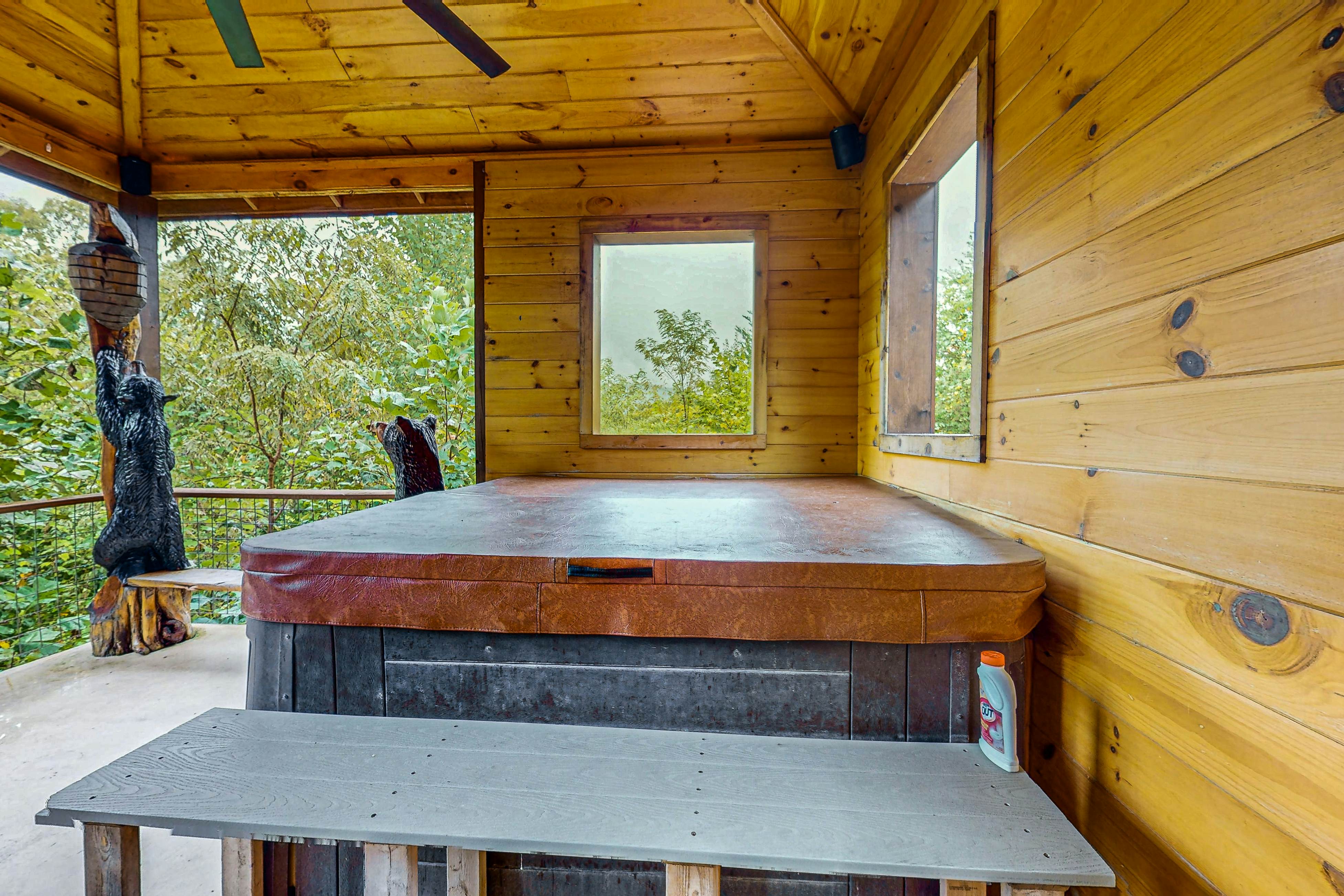 Mtn view home w/ hot tub, playhouse, game room, & gym + free attraction tickets