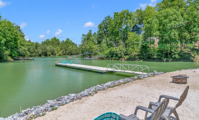 Scenic Lake View Cabin, Sleep 15・Game room・Hot Tub