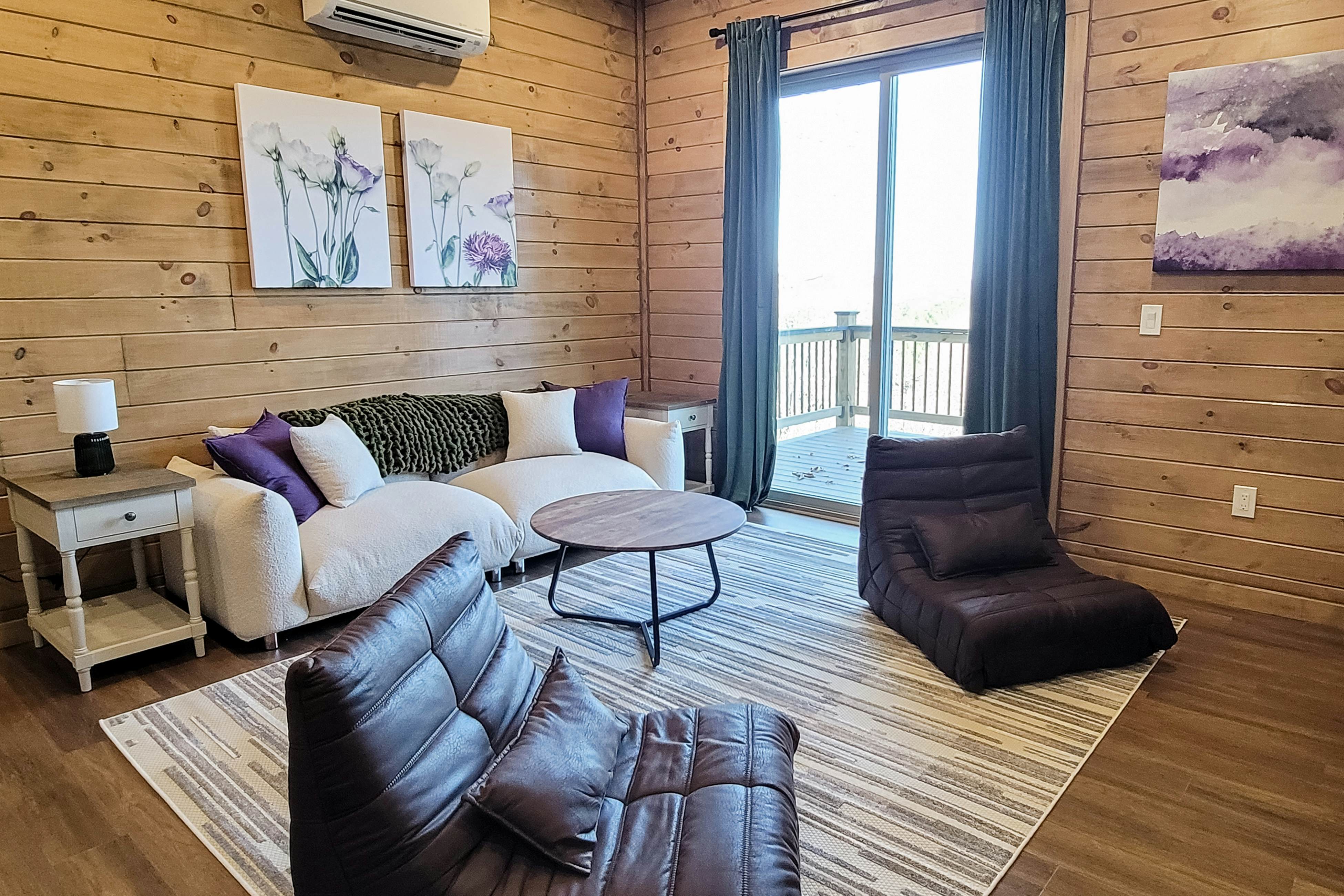 Scenic Lake View Cabin, Sleep 15・Game room・Hot Tub