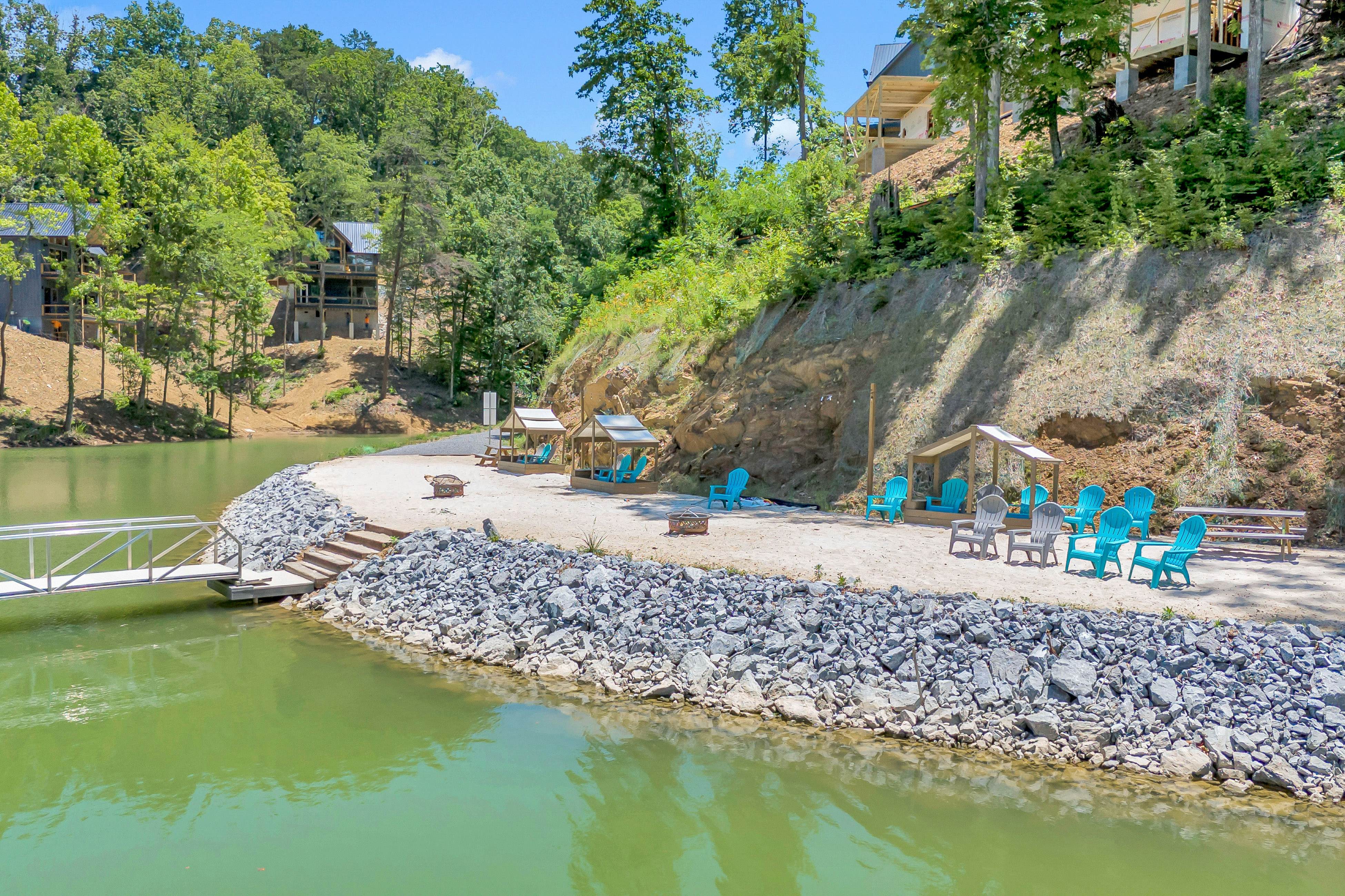 Scenic Lake View Cabin, Sleep 15・Game room・Hot Tub