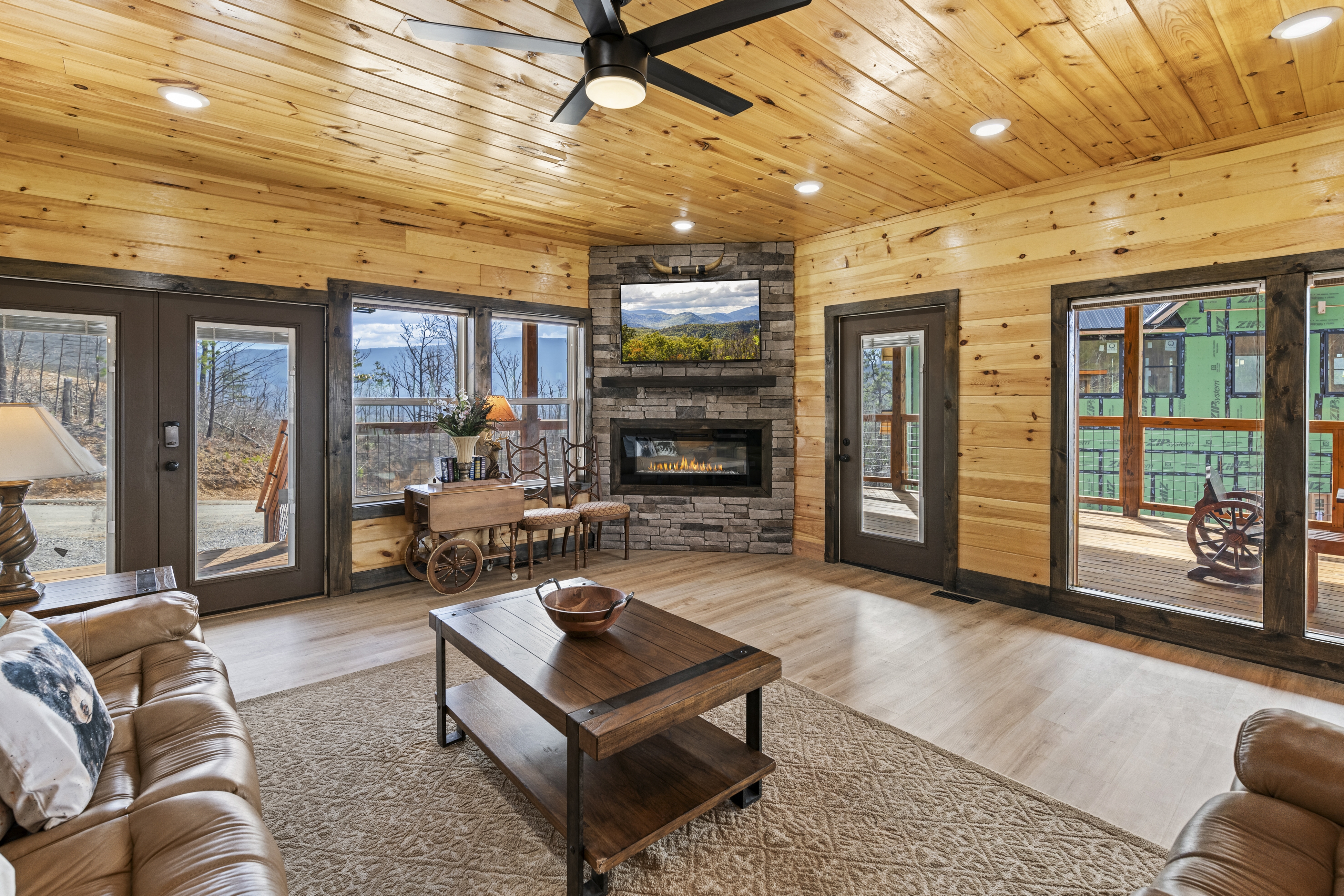 Luxury Retreat, Indoor Pool, Hot Tub, Theater, Games