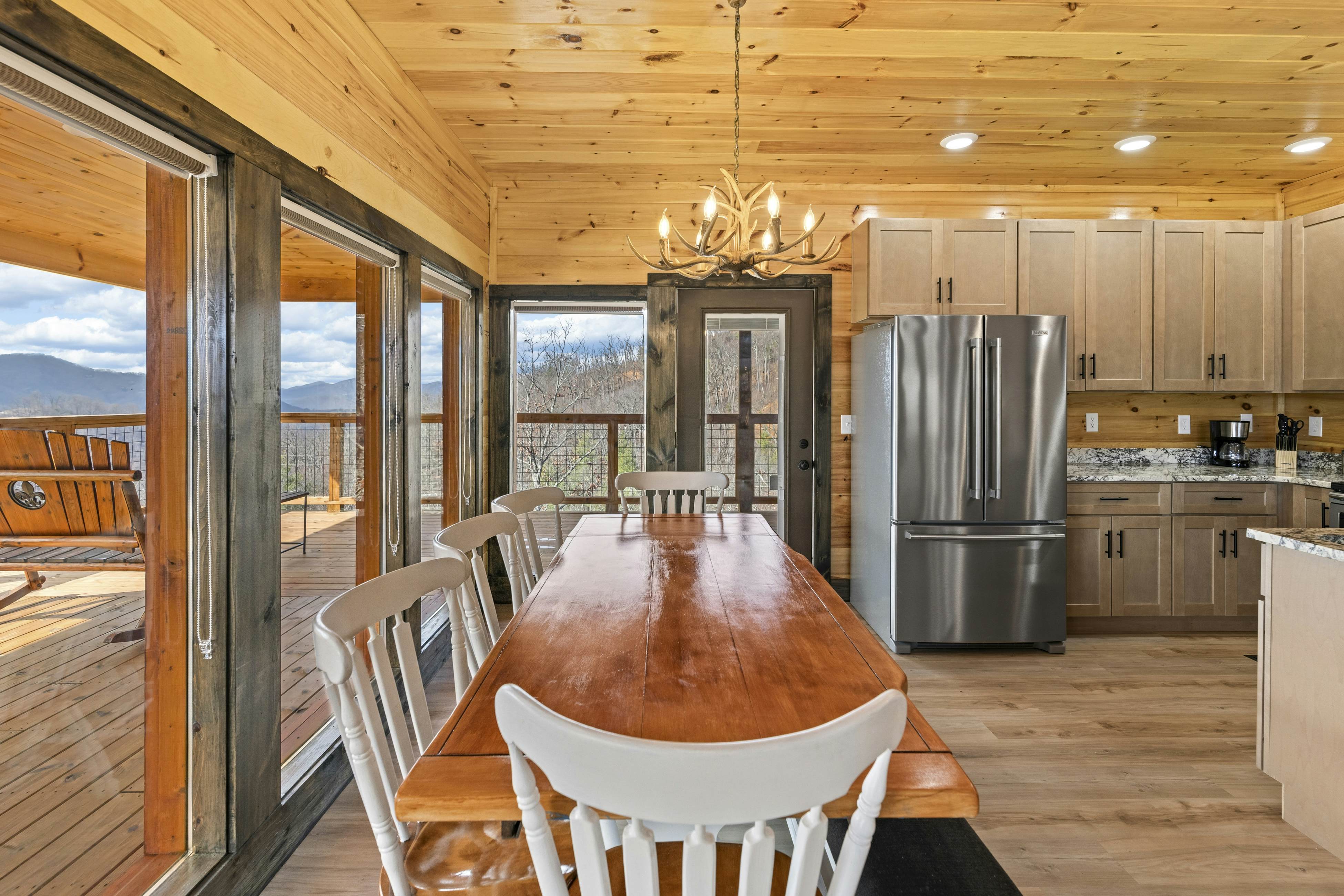 Lovely cabin with tons of amenities, pool, hot tub, theater, pool table, et al!