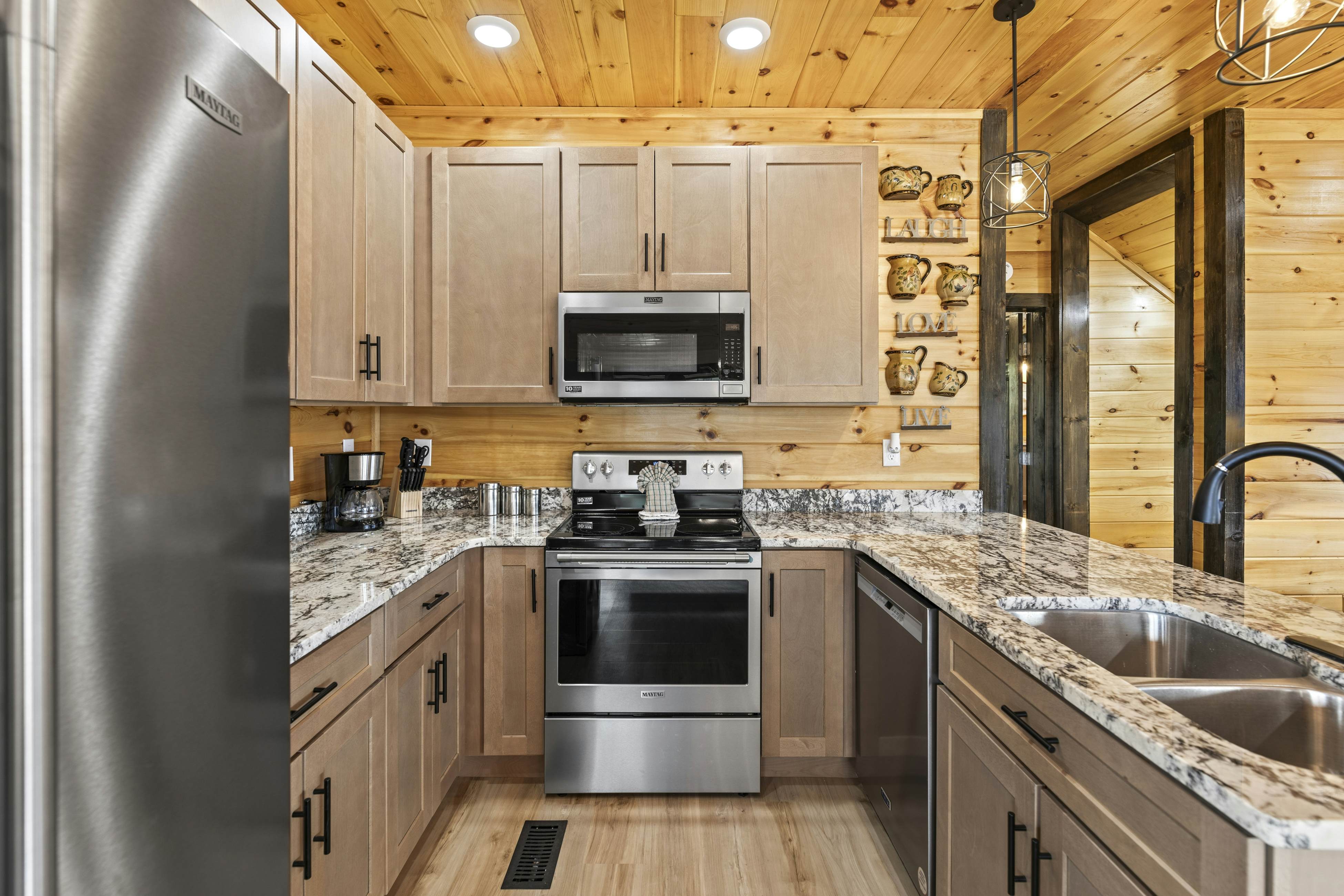 Lovely cabin with tons of amenities, pool, hot tub, theater, pool table, et al!