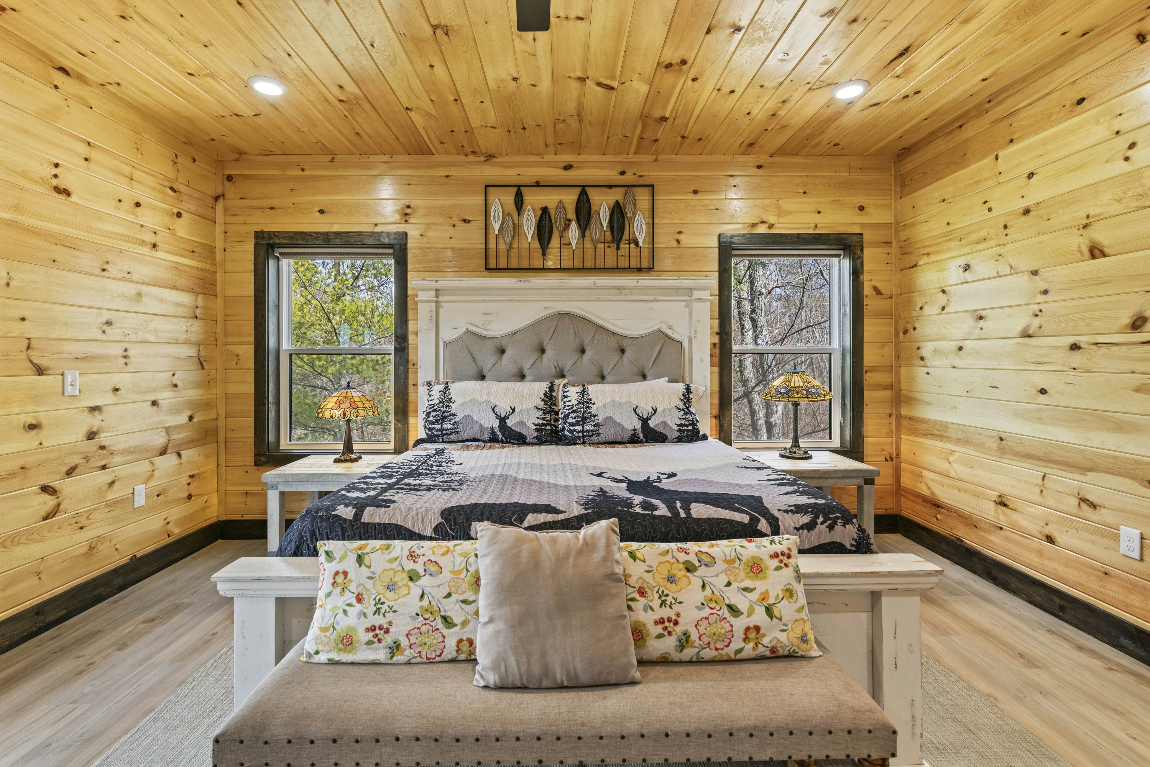 Lovely cabin with tons of amenities, pool, hot tub, theater, pool table, et al!