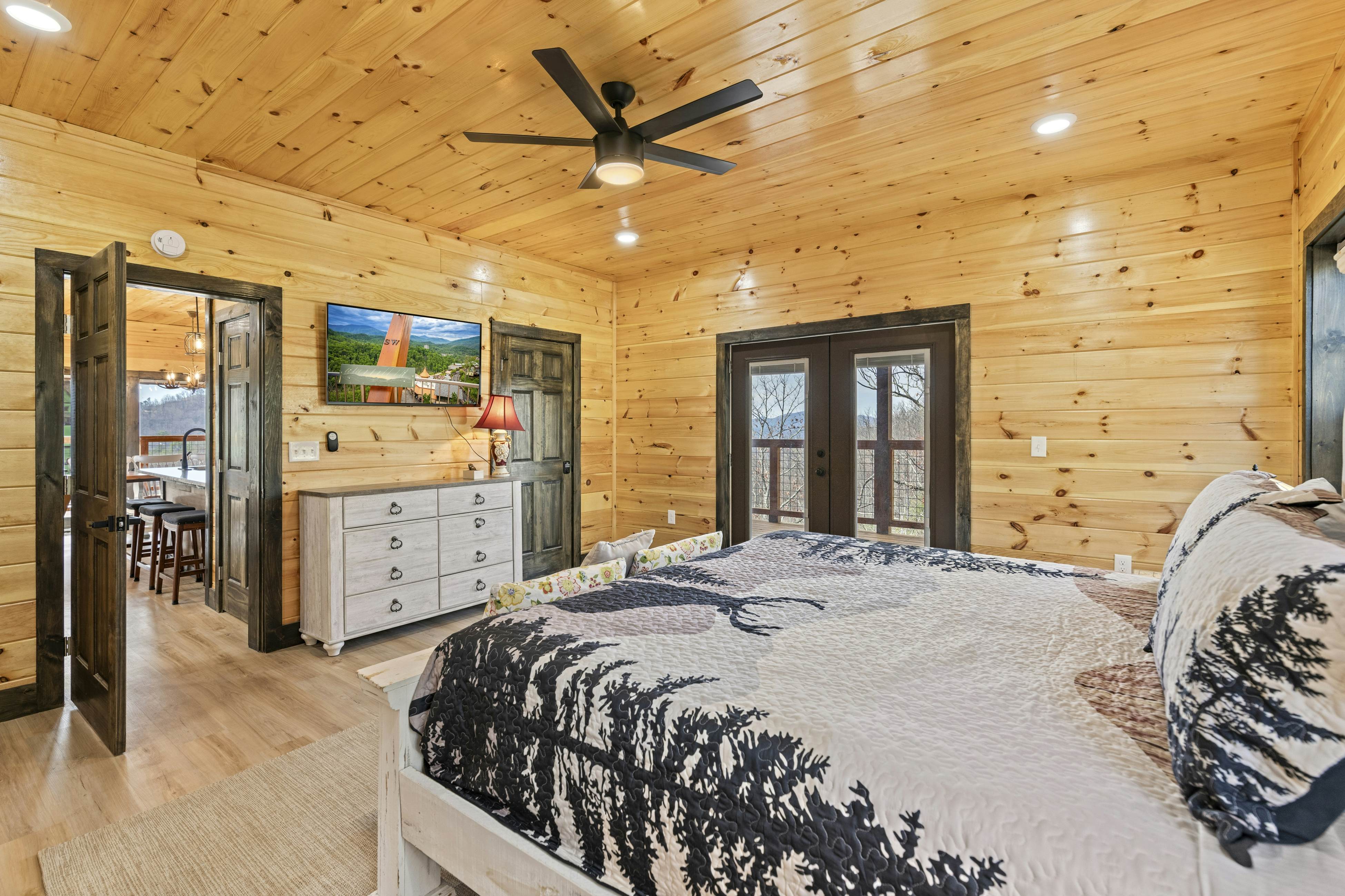 Lovely cabin with tons of amenities, pool, hot tub, theater, pool table, et al!