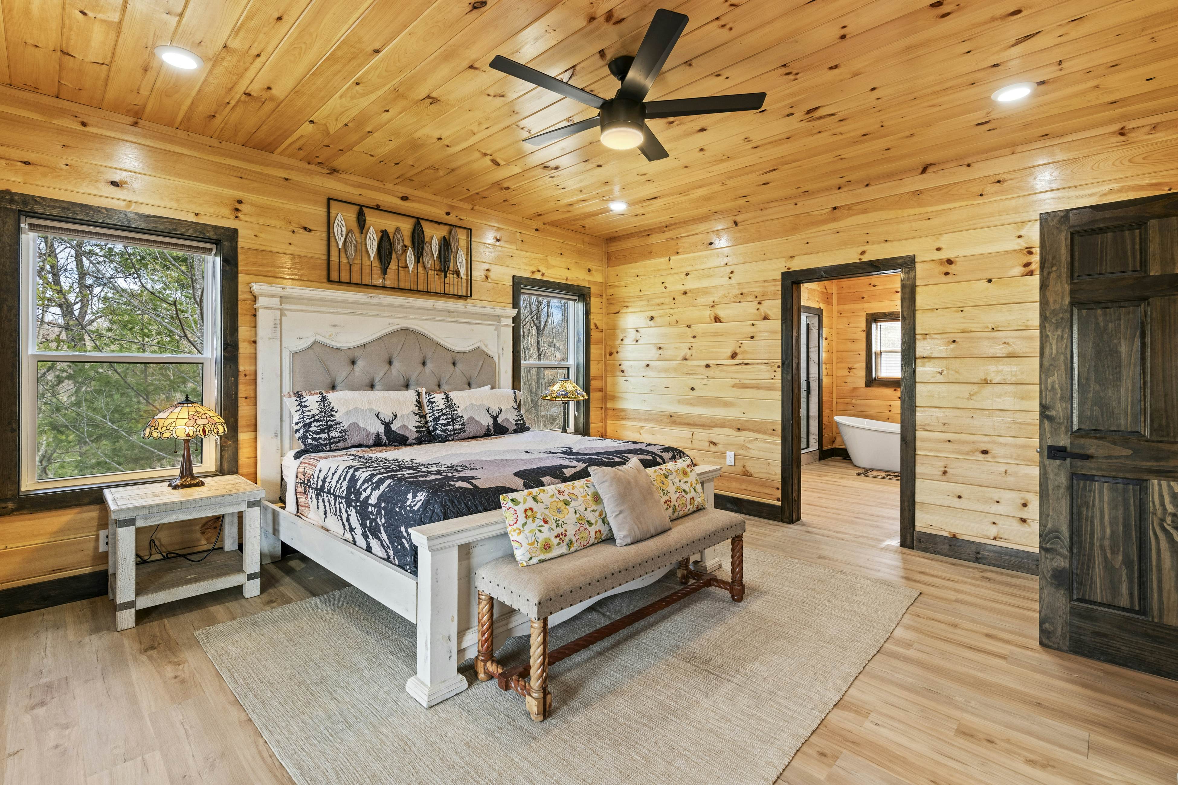 Lovely cabin with tons of amenities, pool, hot tub, theater, pool table, et al!