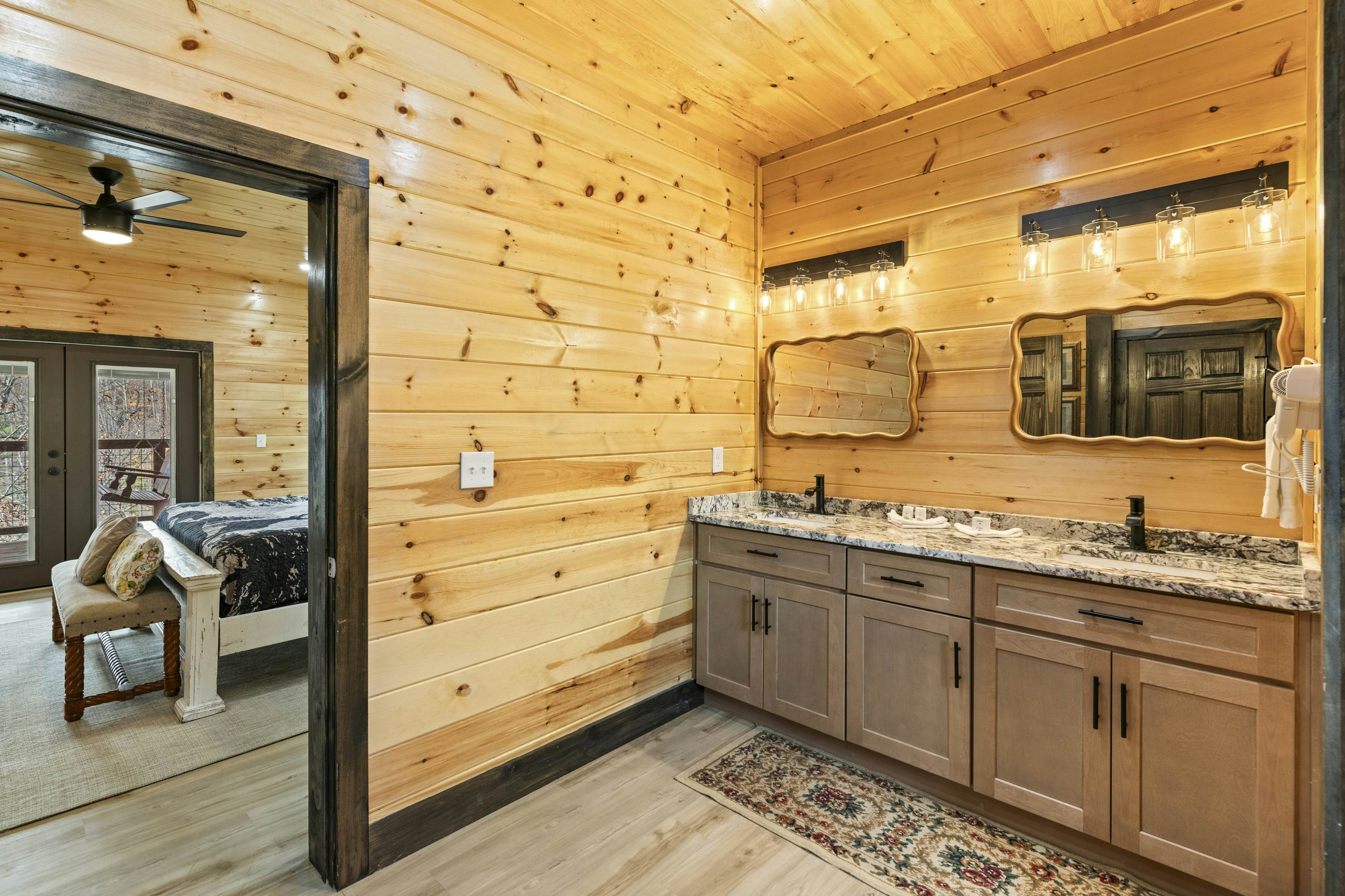 Lovely cabin with tons of amenities, pool, hot tub, theater, pool table, et al!