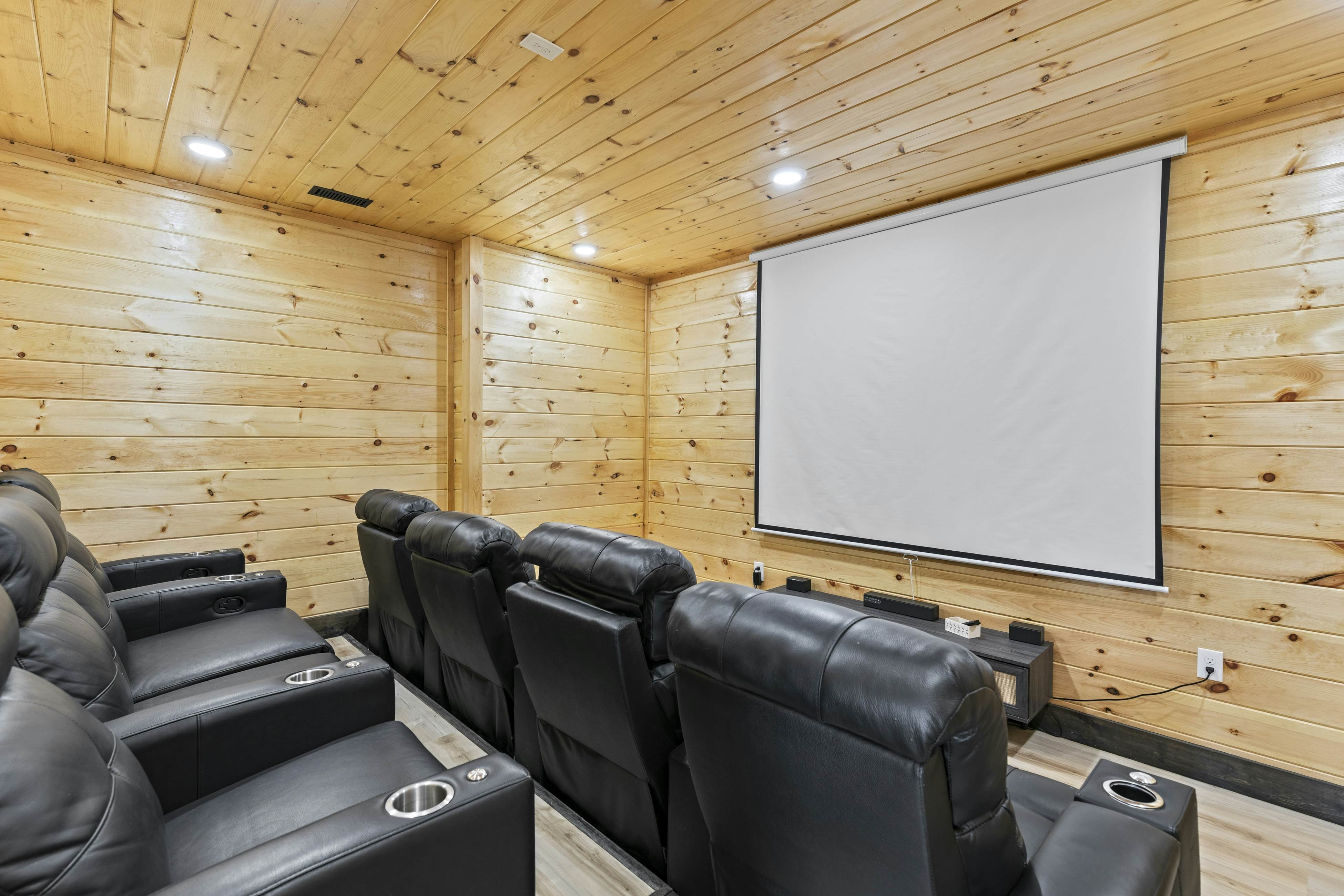 Lovely cabin with tons of amenities, pool, hot tub, theater, pool table, et al!