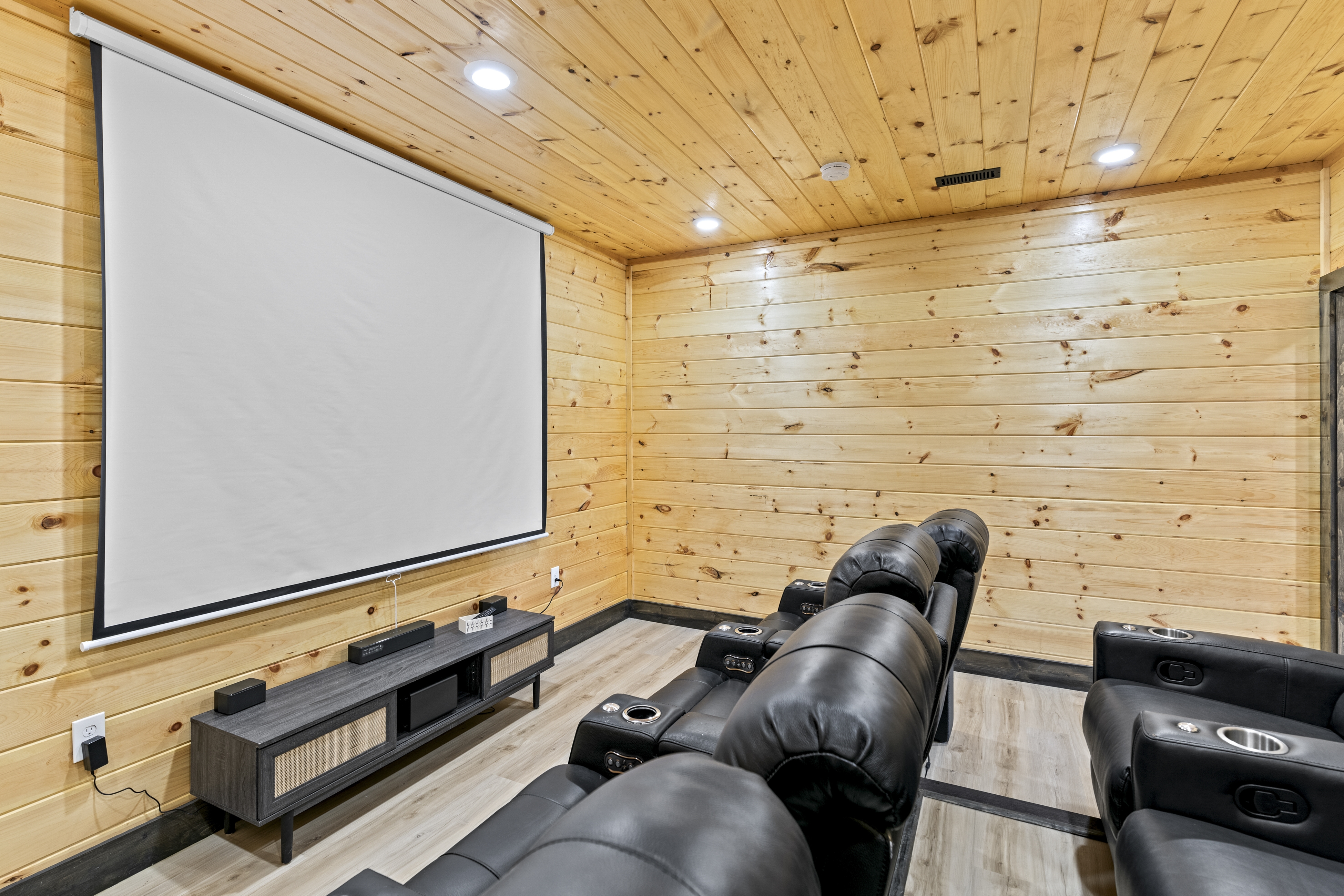 Luxury Retreat, Indoor Pool, Hot Tub, Theater, Games